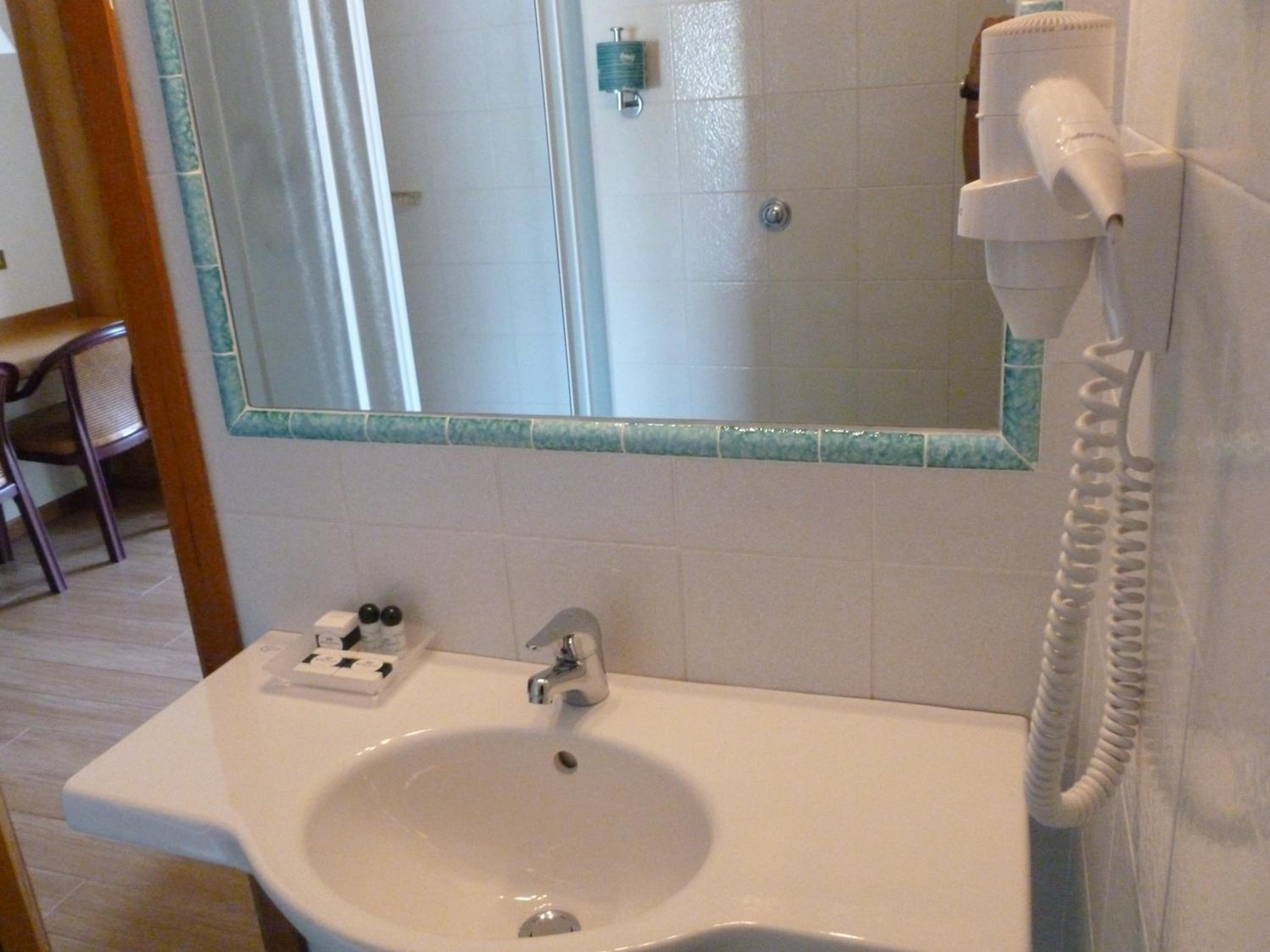 Double Room - Photo 5