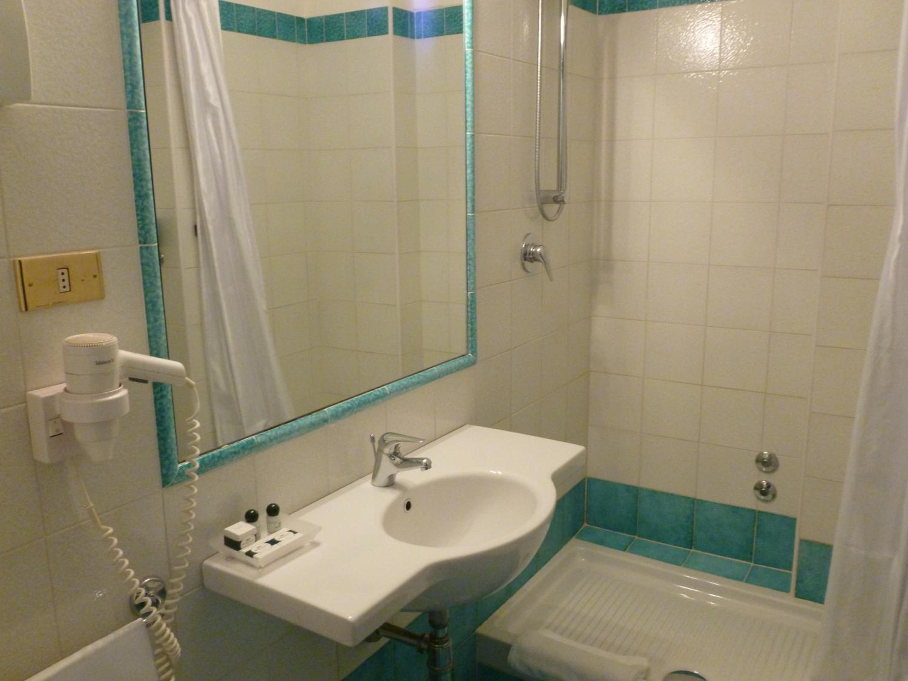 Double Room - Photo 7