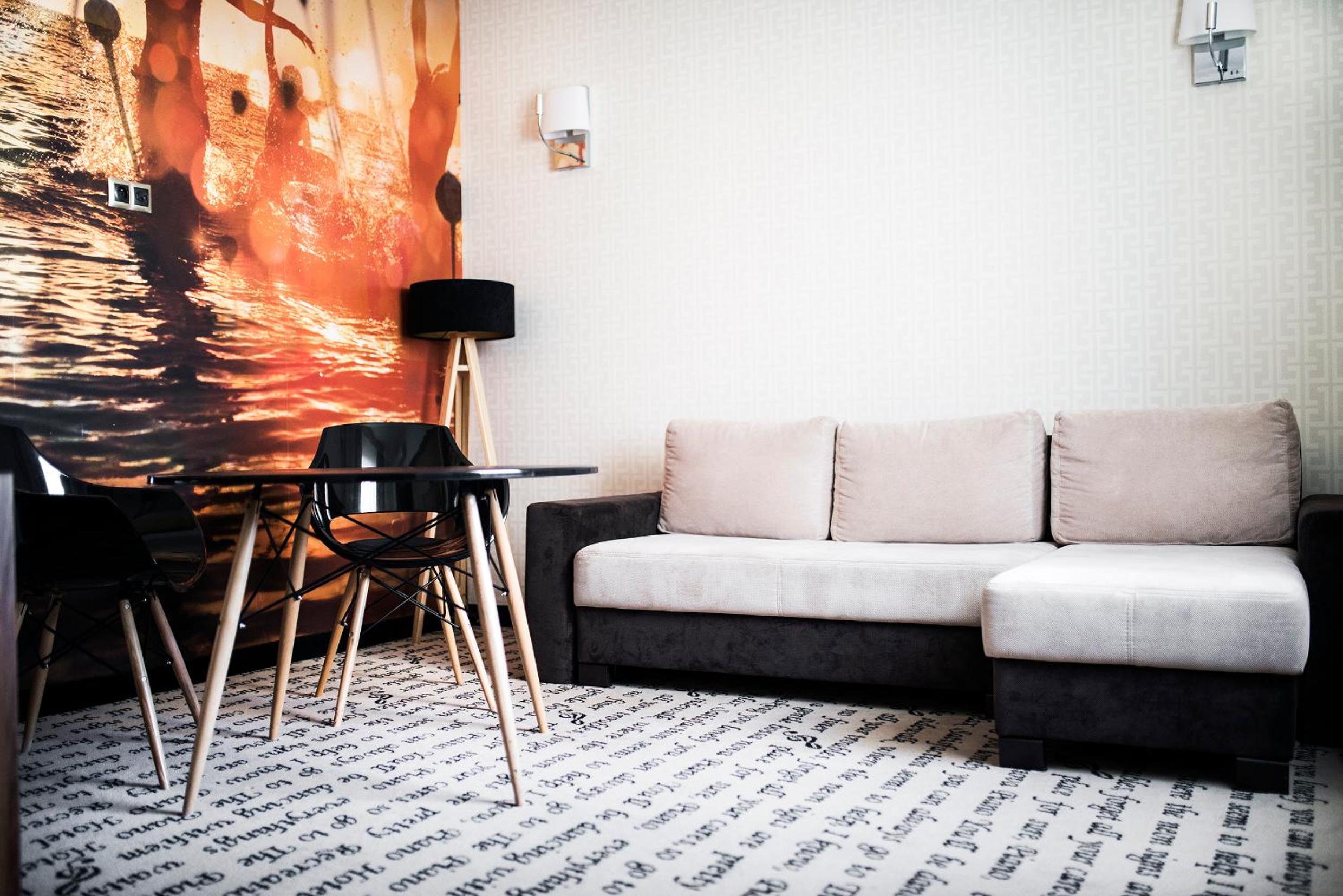 Suite - Photo 3