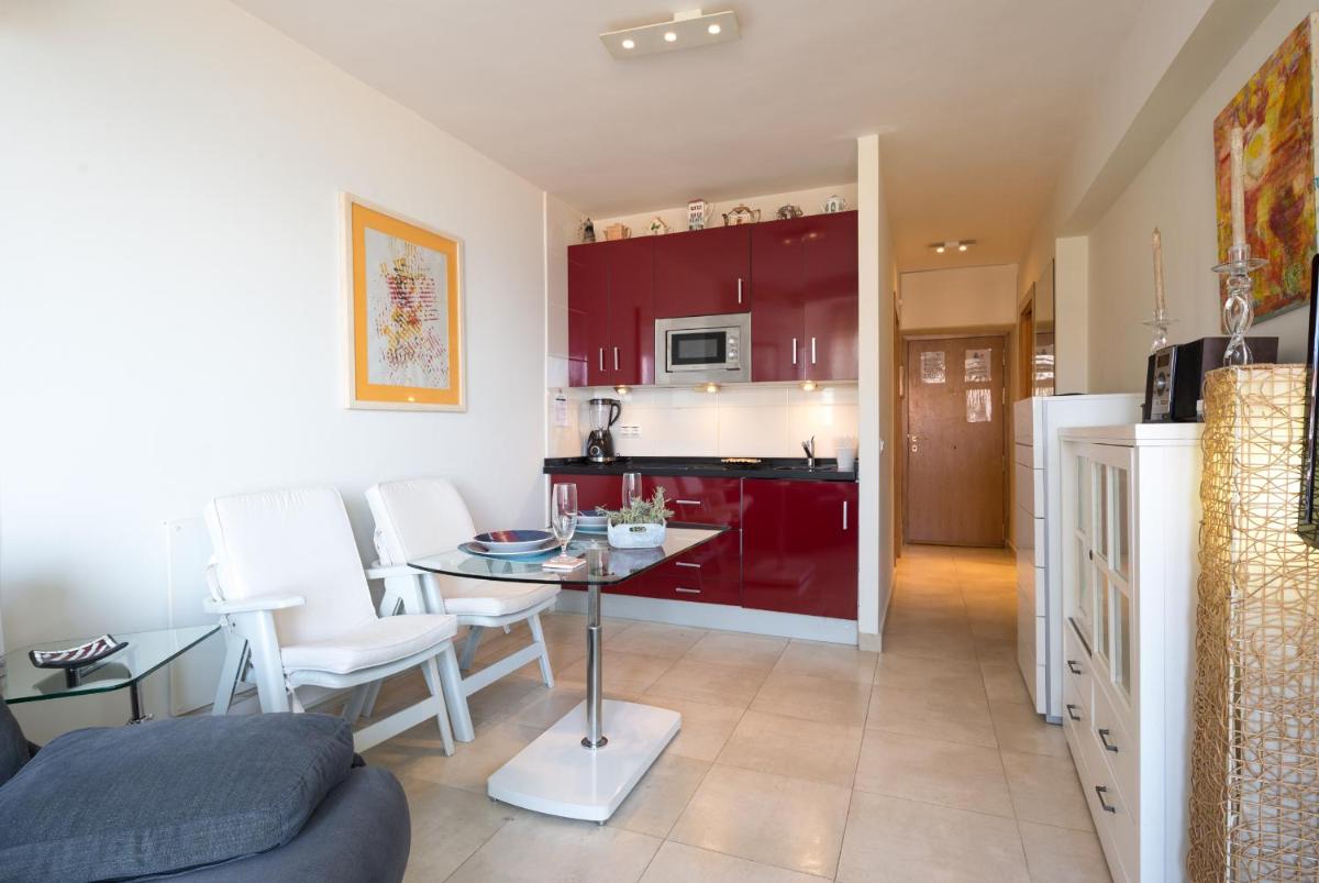 Studio Apartment with Sea View