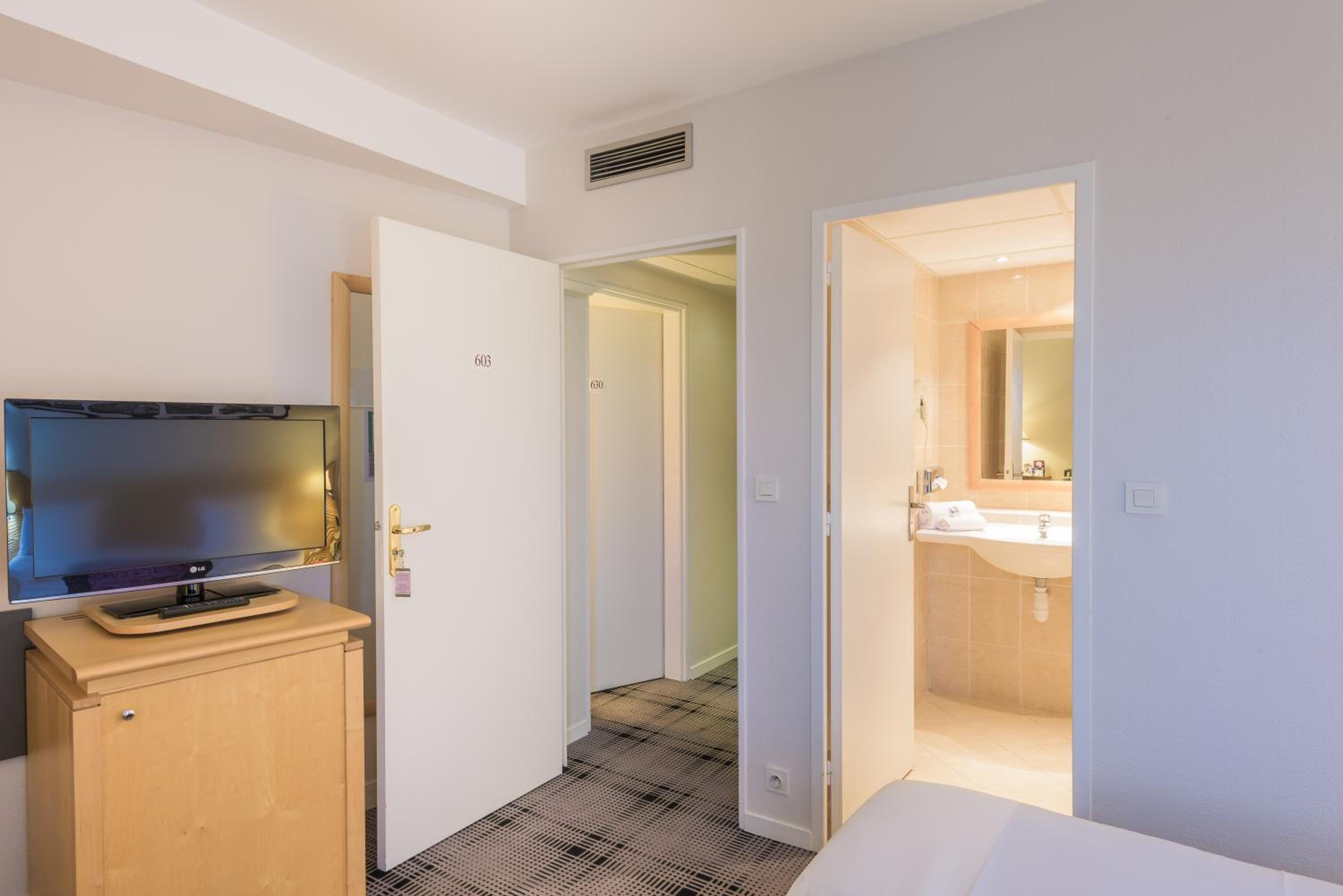 Family Suite with 2 connecting rooms photo 3
