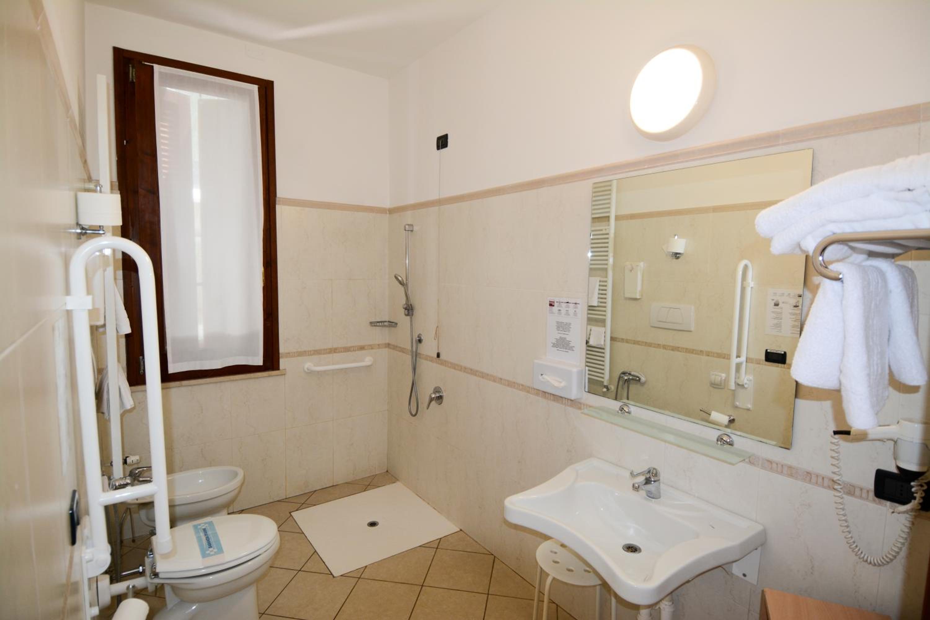 Triple Room - Photo 7