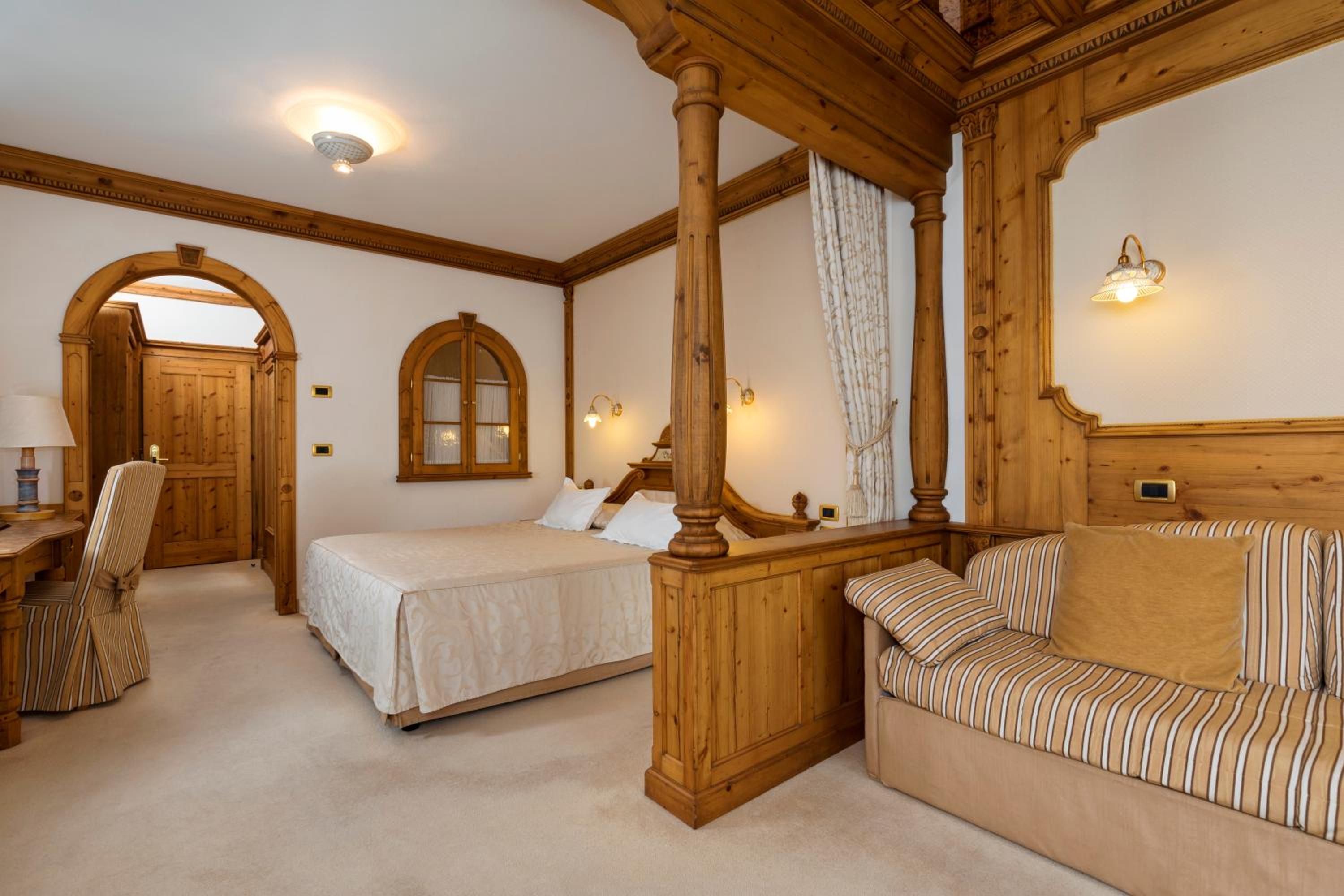 Deluxe Double Room with Spa Bath  photo 1