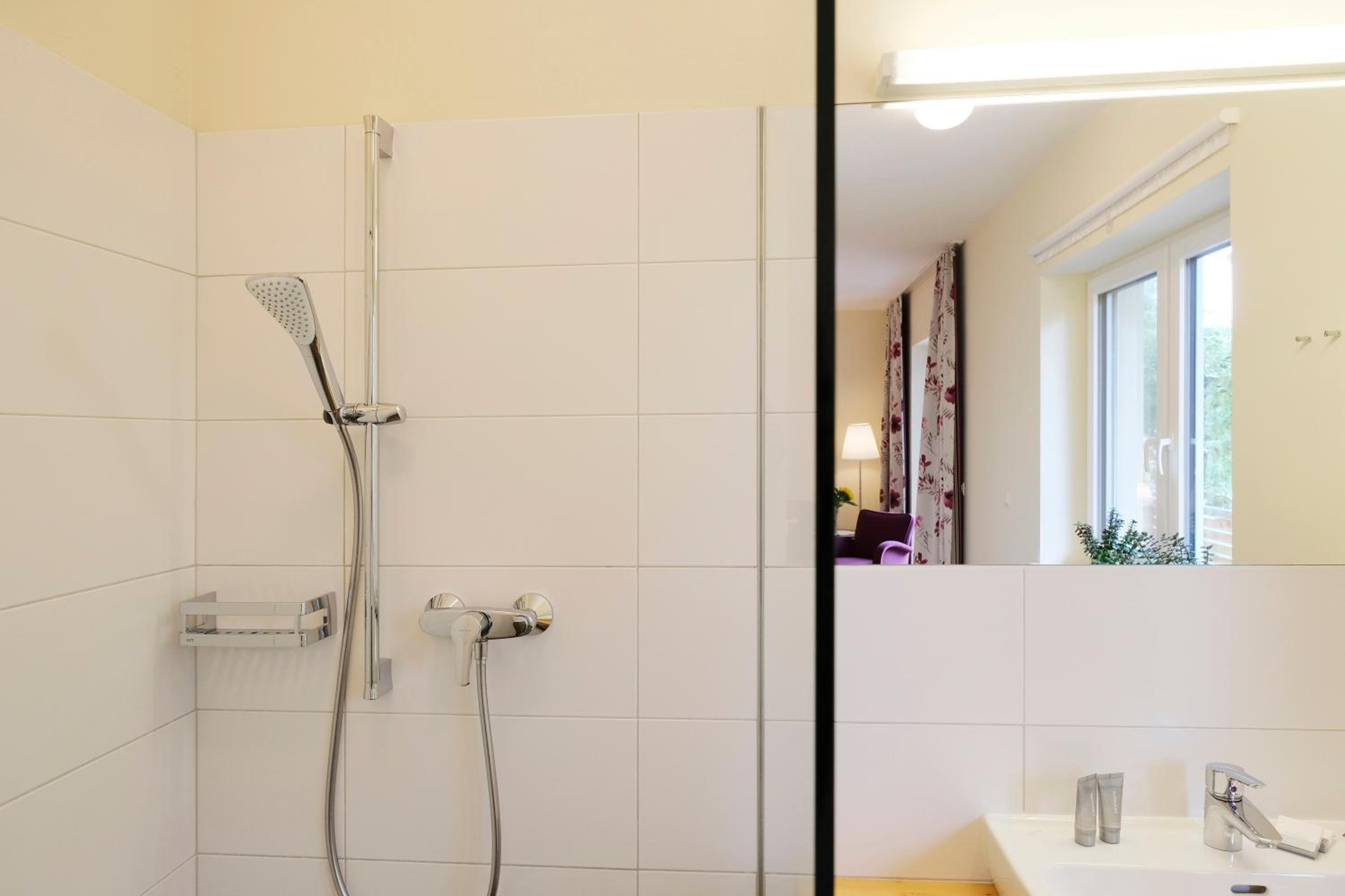 Standard Double Room - Photo 10