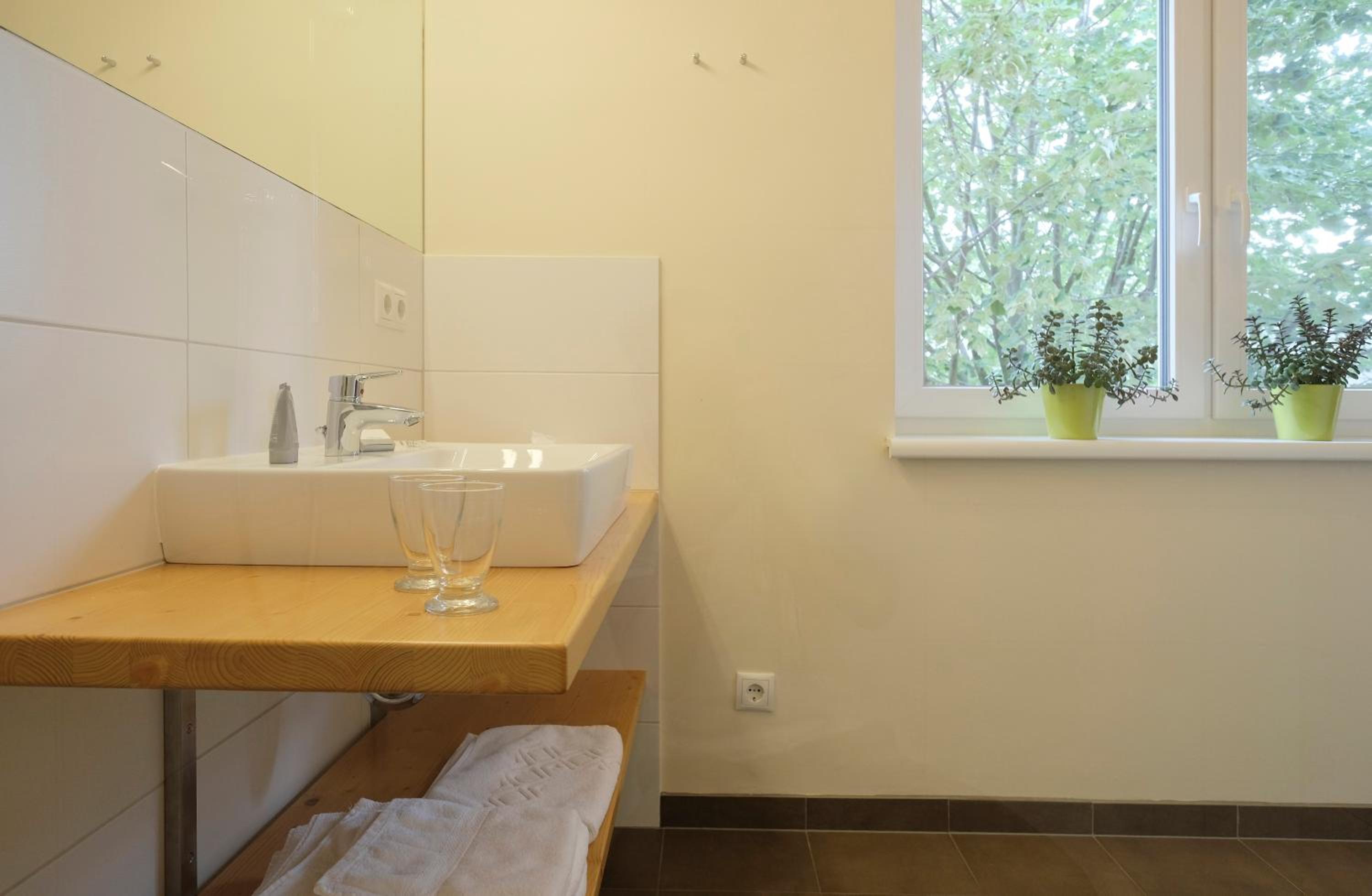 Standard Double Room - Photo 9