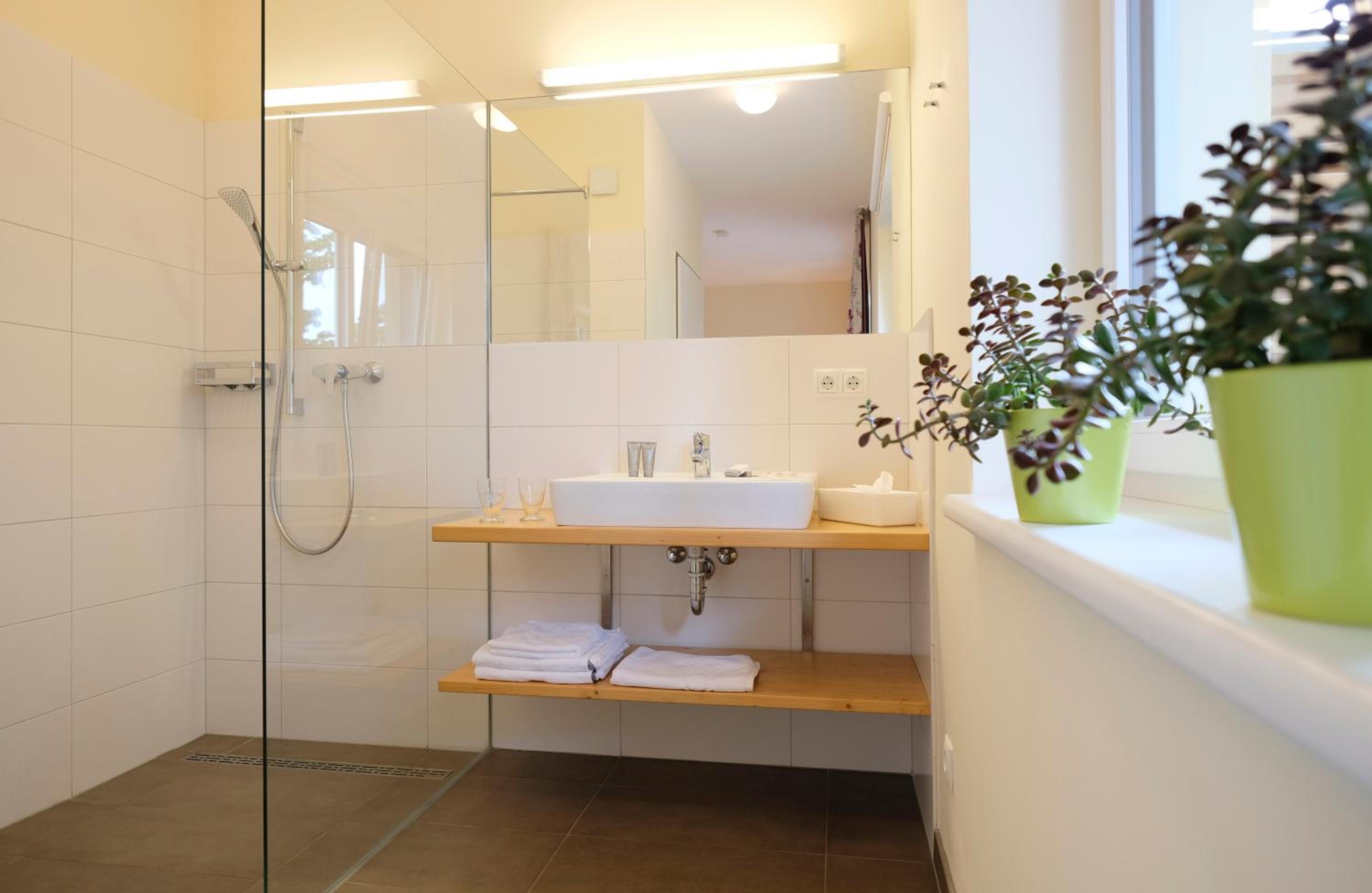 Standard Double Room - Photo 8