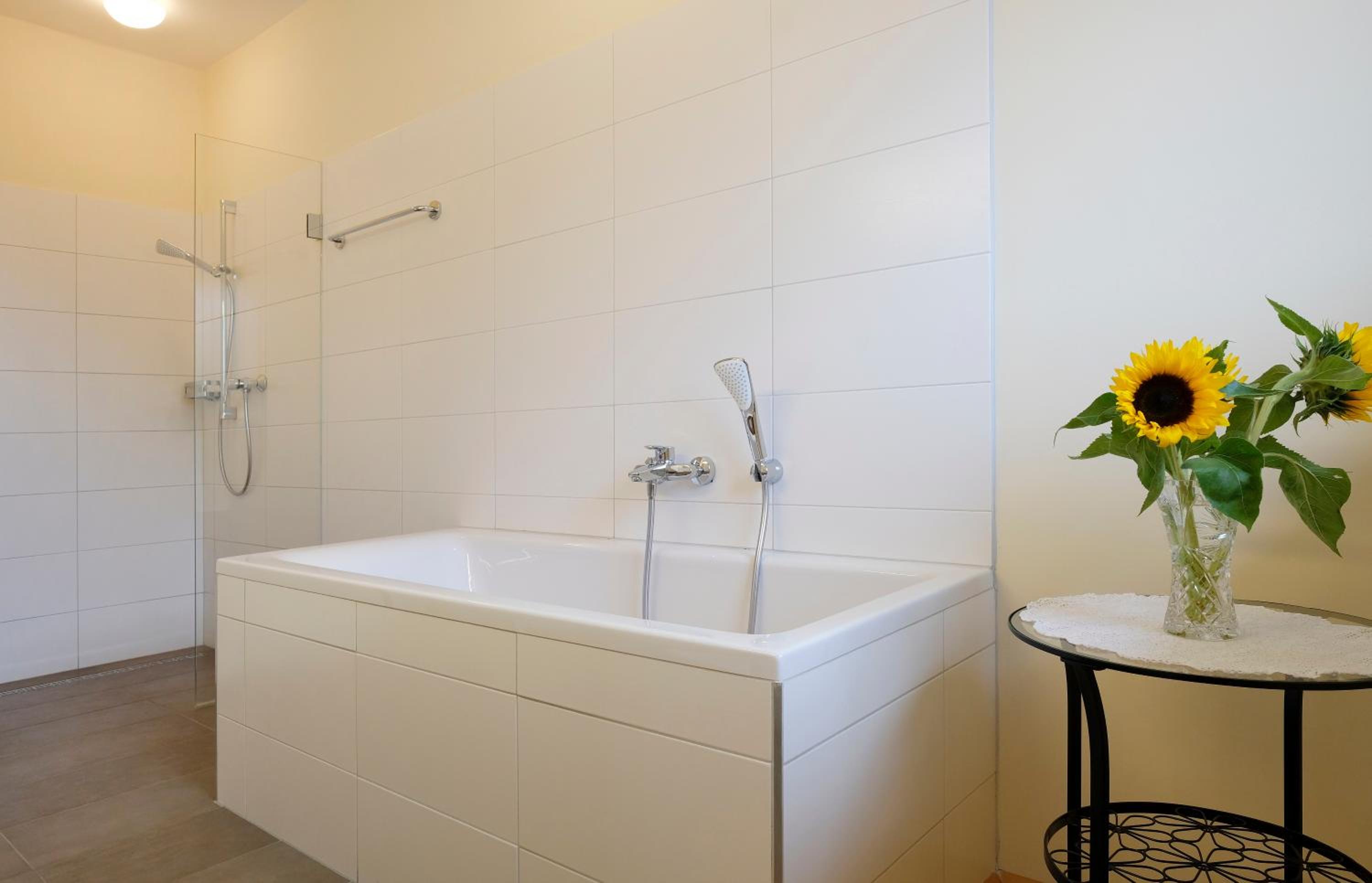 Deluxe Double Room - Photo 12