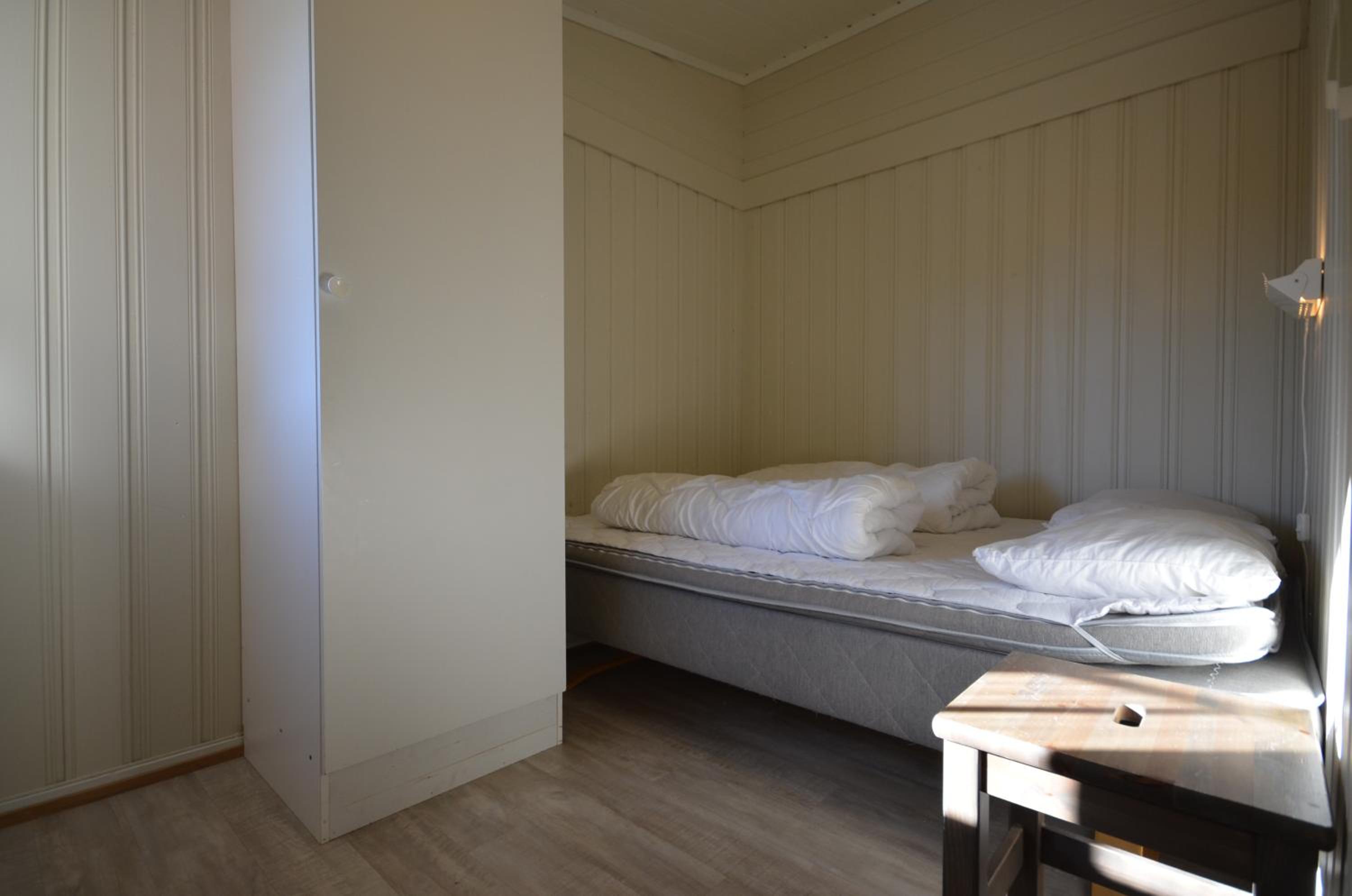 Four-Bedroom Cottage - Photo 9