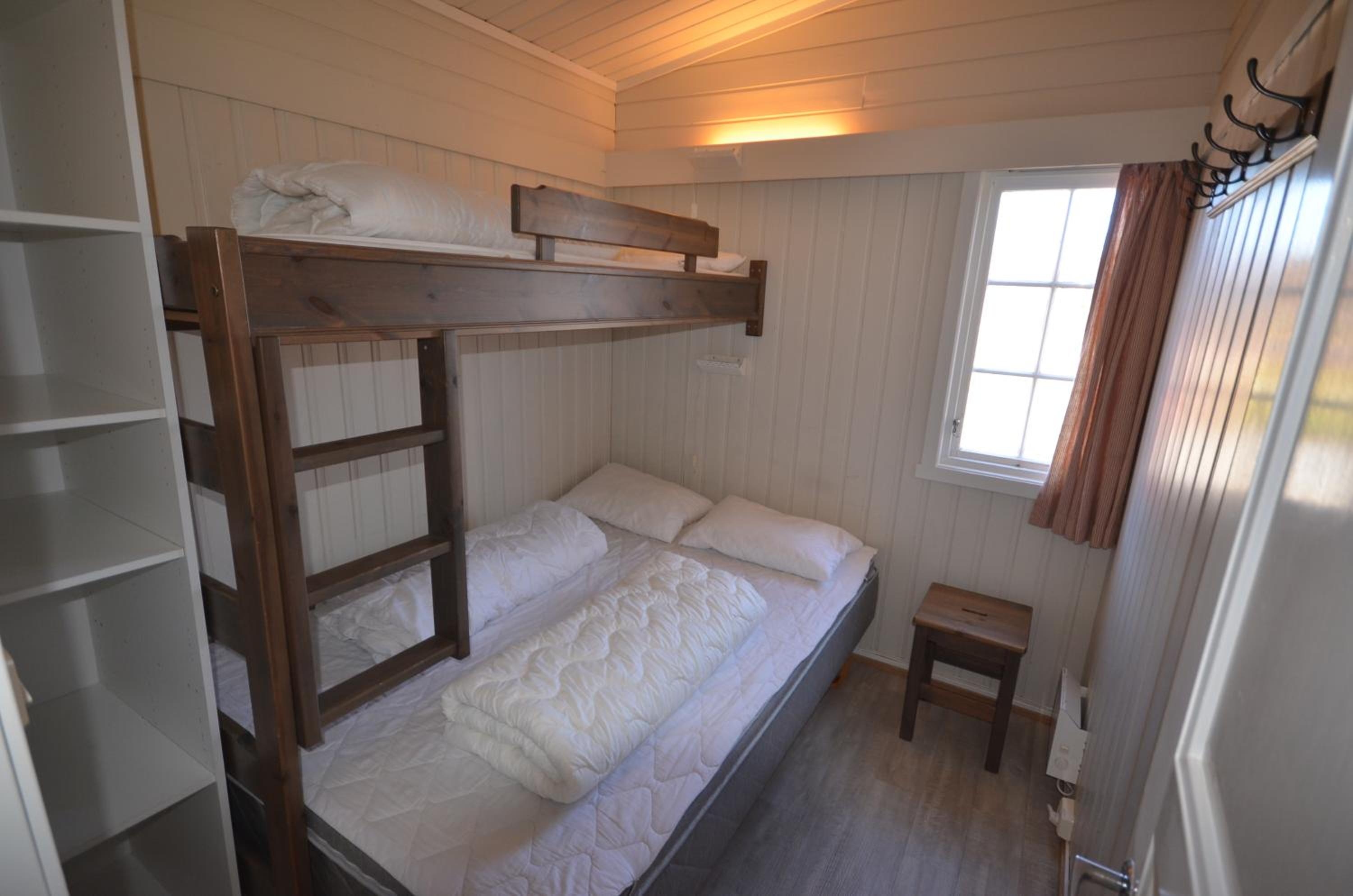 Four-Bedroom Cottage - Photo 6