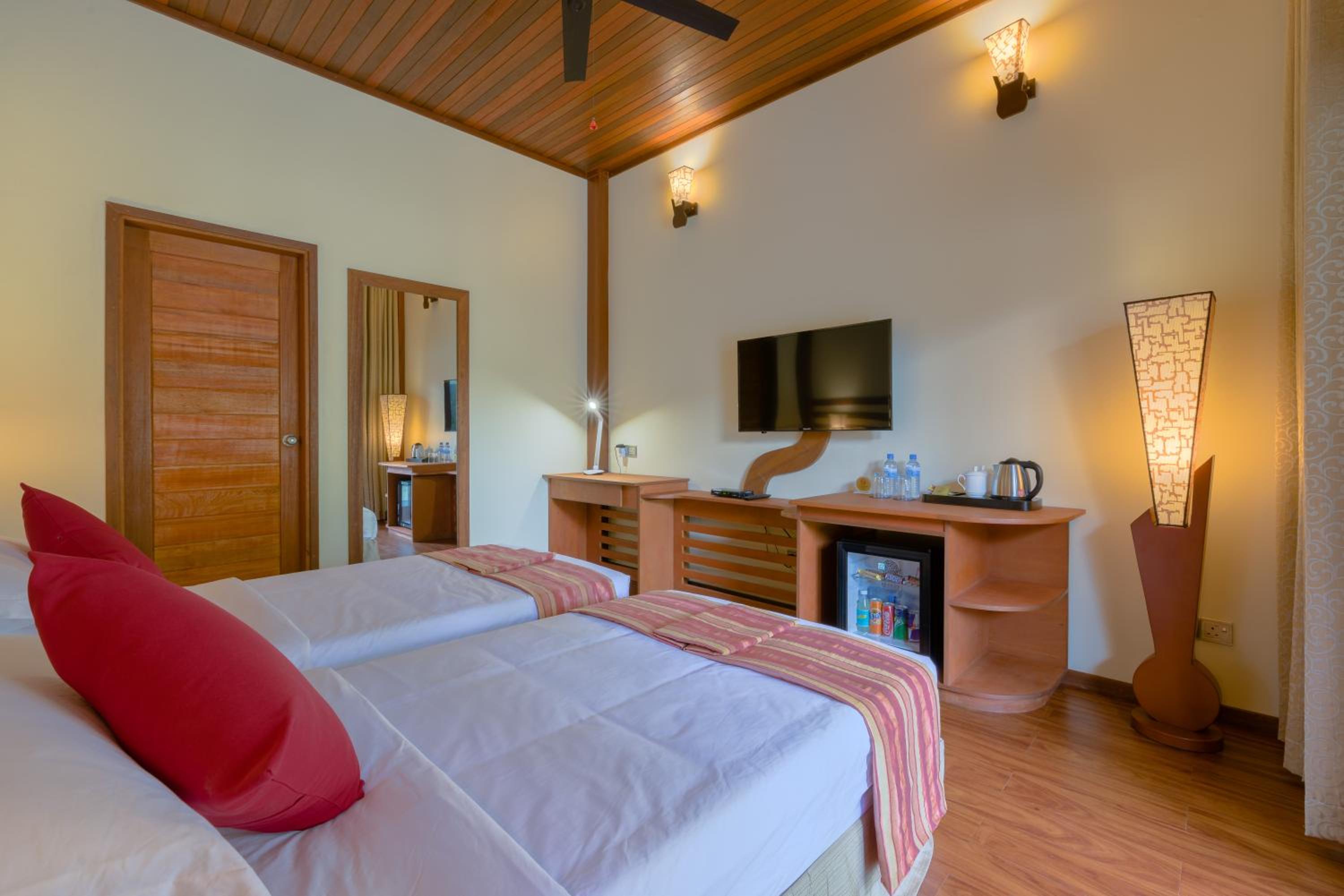 Superior Double or Twin Room with Garden View - Photo 7