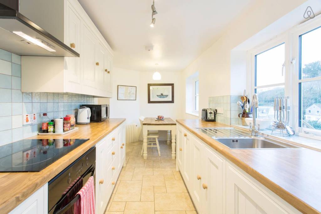 Three-Bedroom House photo 3