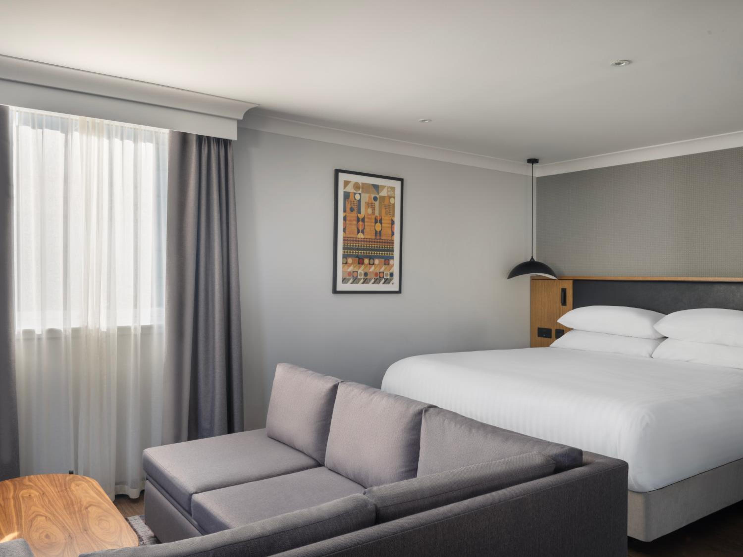Family Queen Room with Two Twin Beds thumbnail 5