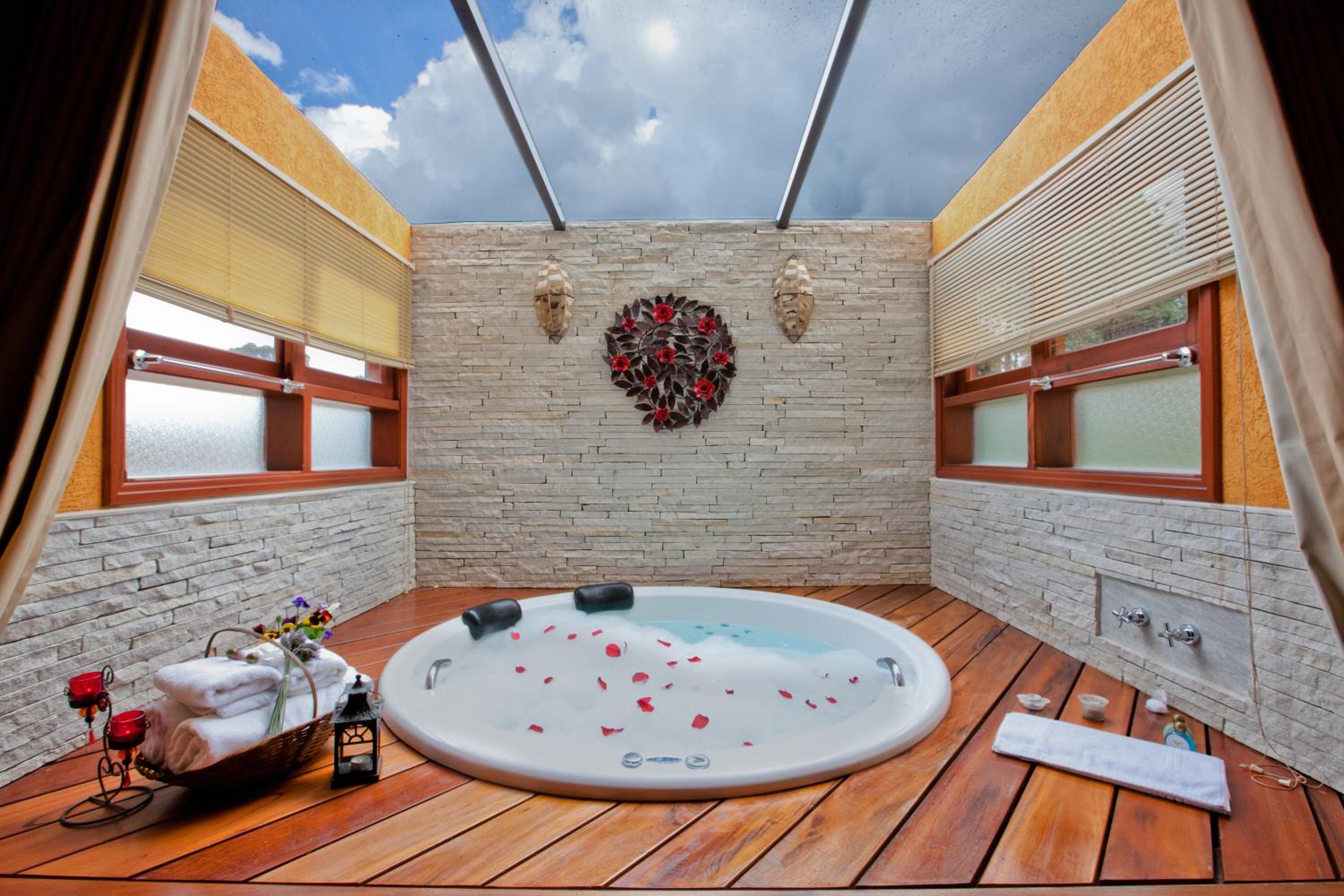 Premium Apartment with Glass Ceiling photo 2