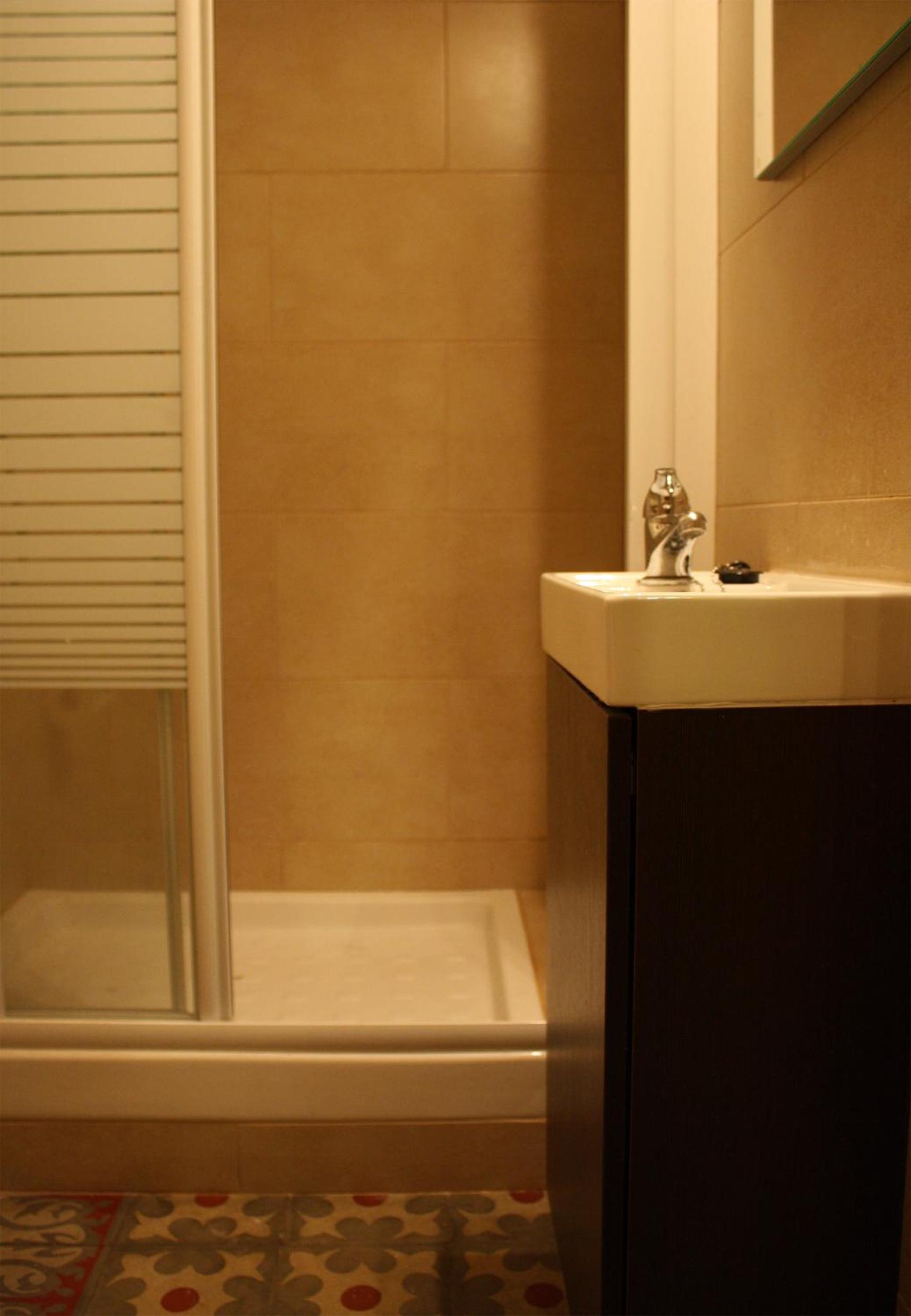 Twin Room With Shared Bathroom photo 3