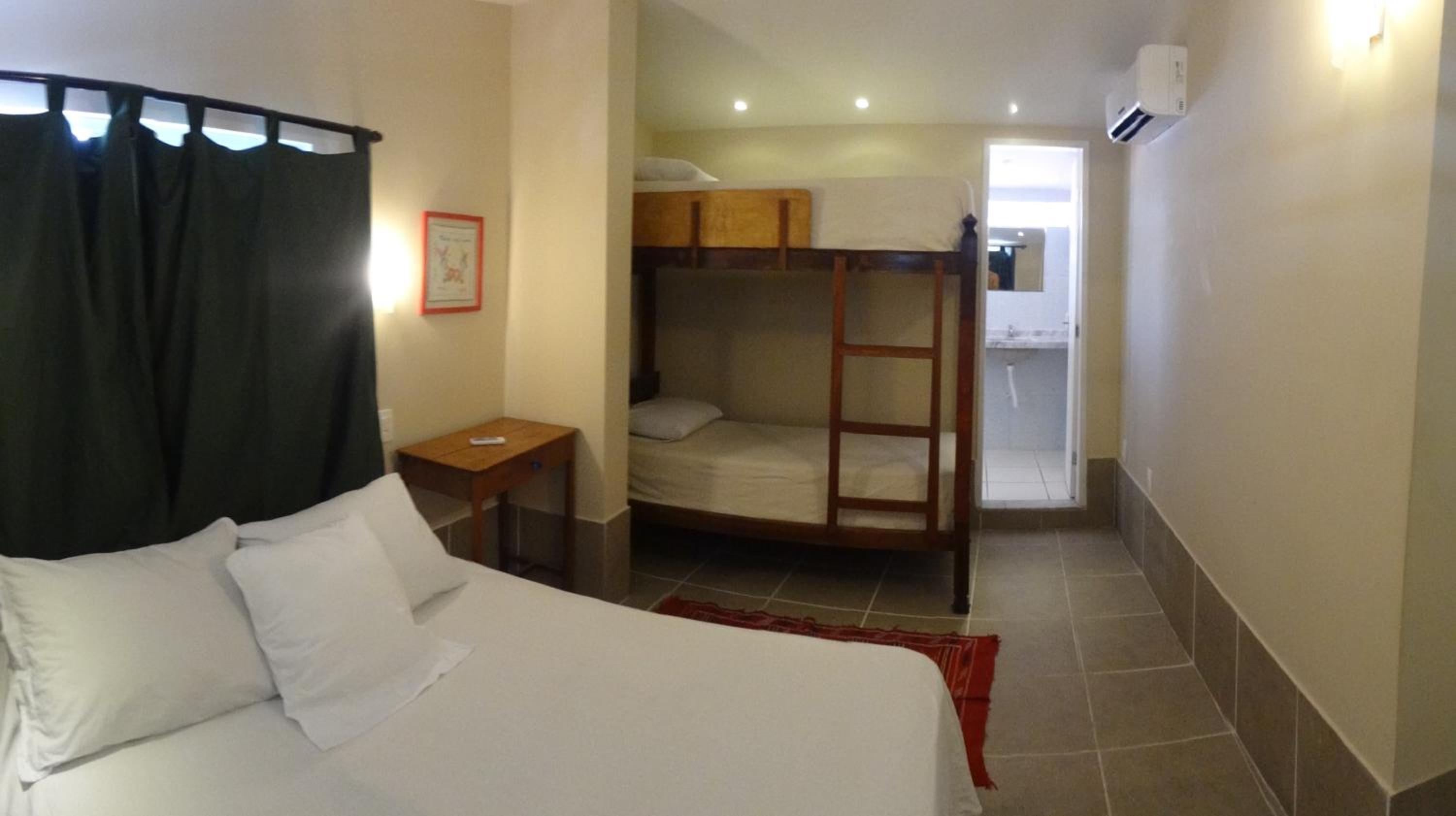 Quadruple Room with Private Bathroom photo 3