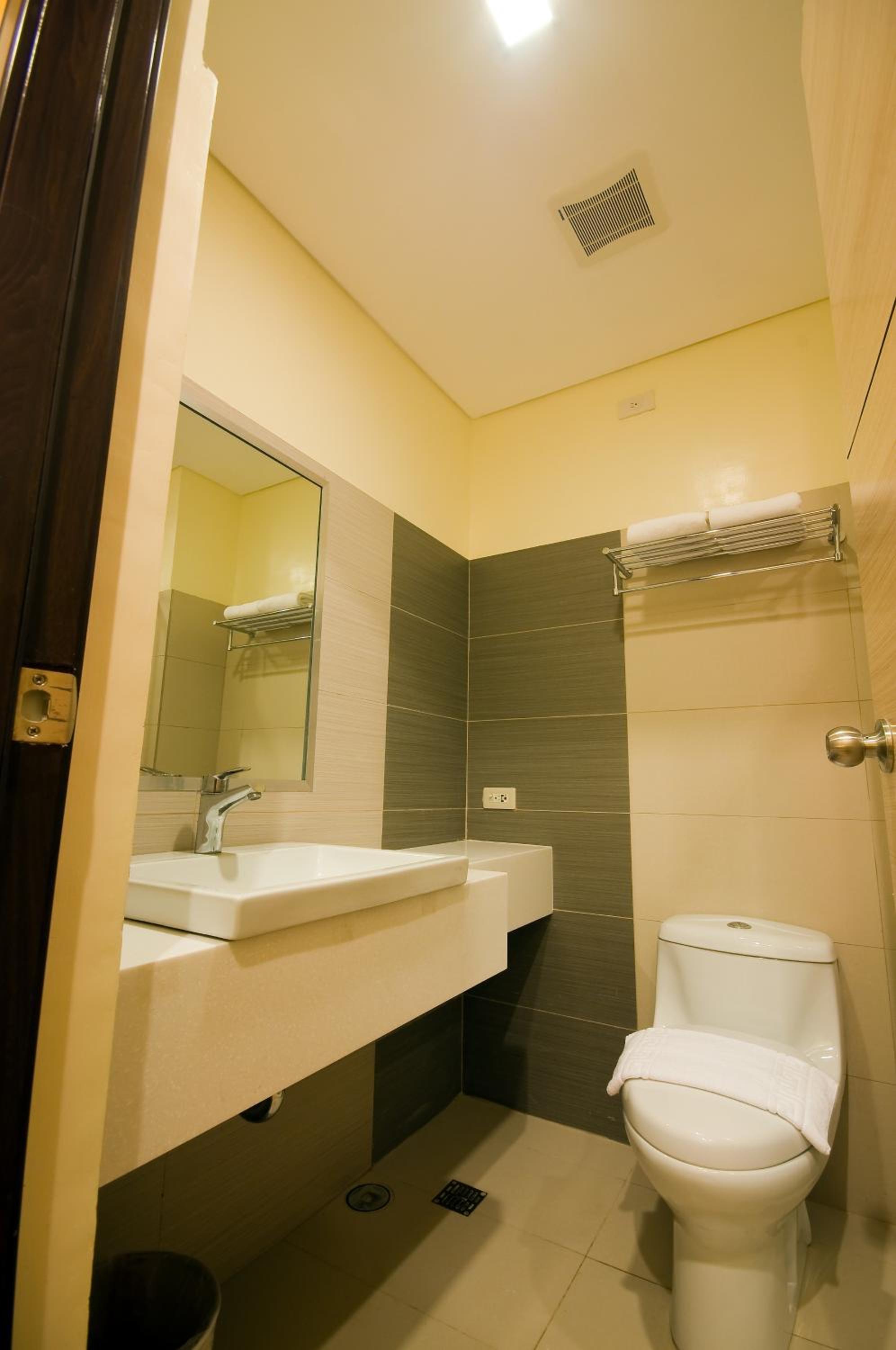 Twin Room - Photo 7