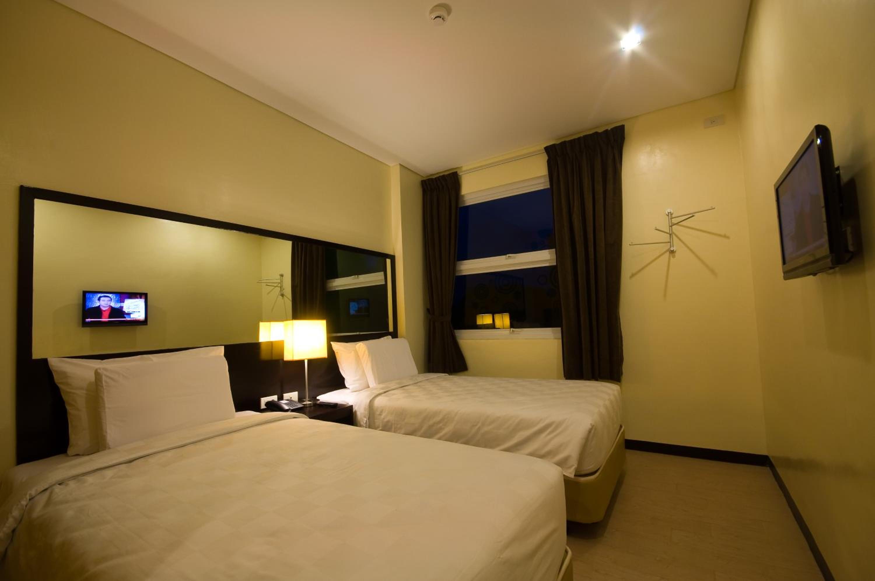 Twin Room - Photo 2
