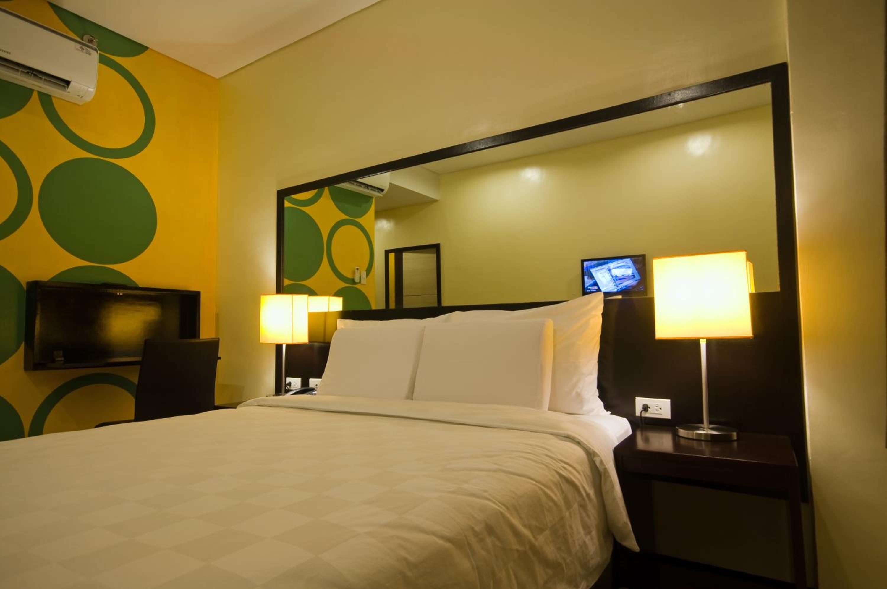 Queen Room - Photo 7