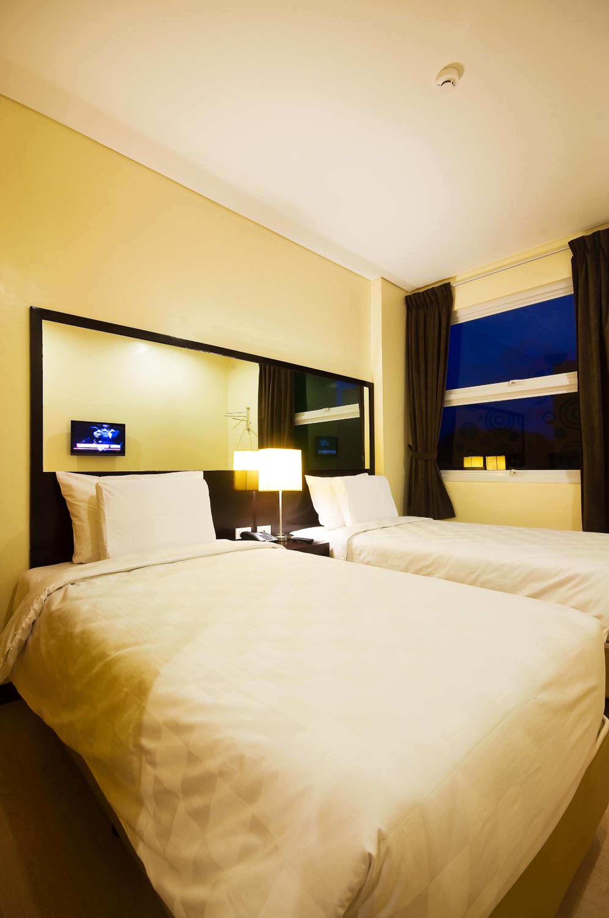 Twin Room - Photo 5