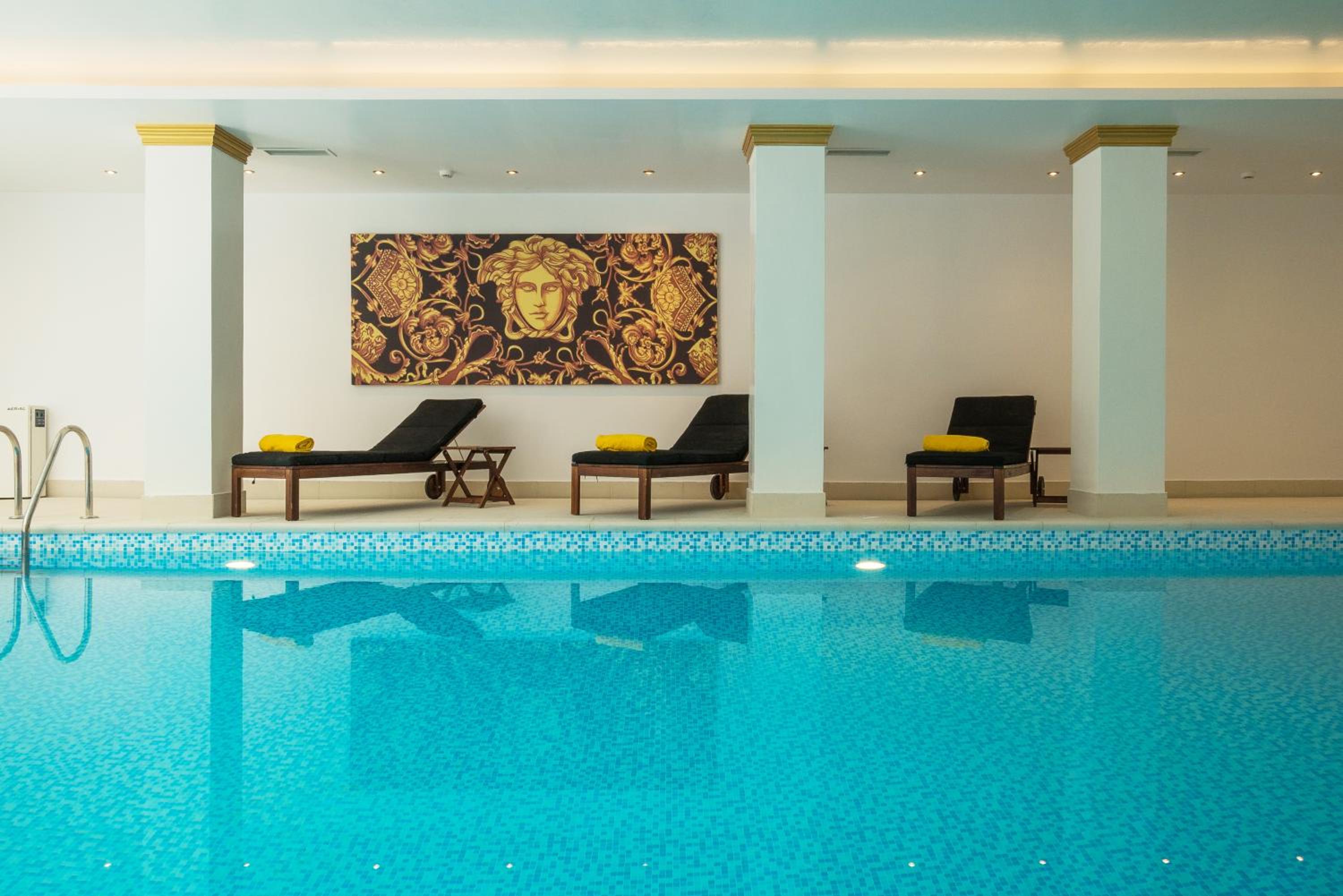 Guest Room with Access to Indoor Swimming Pool & Spa