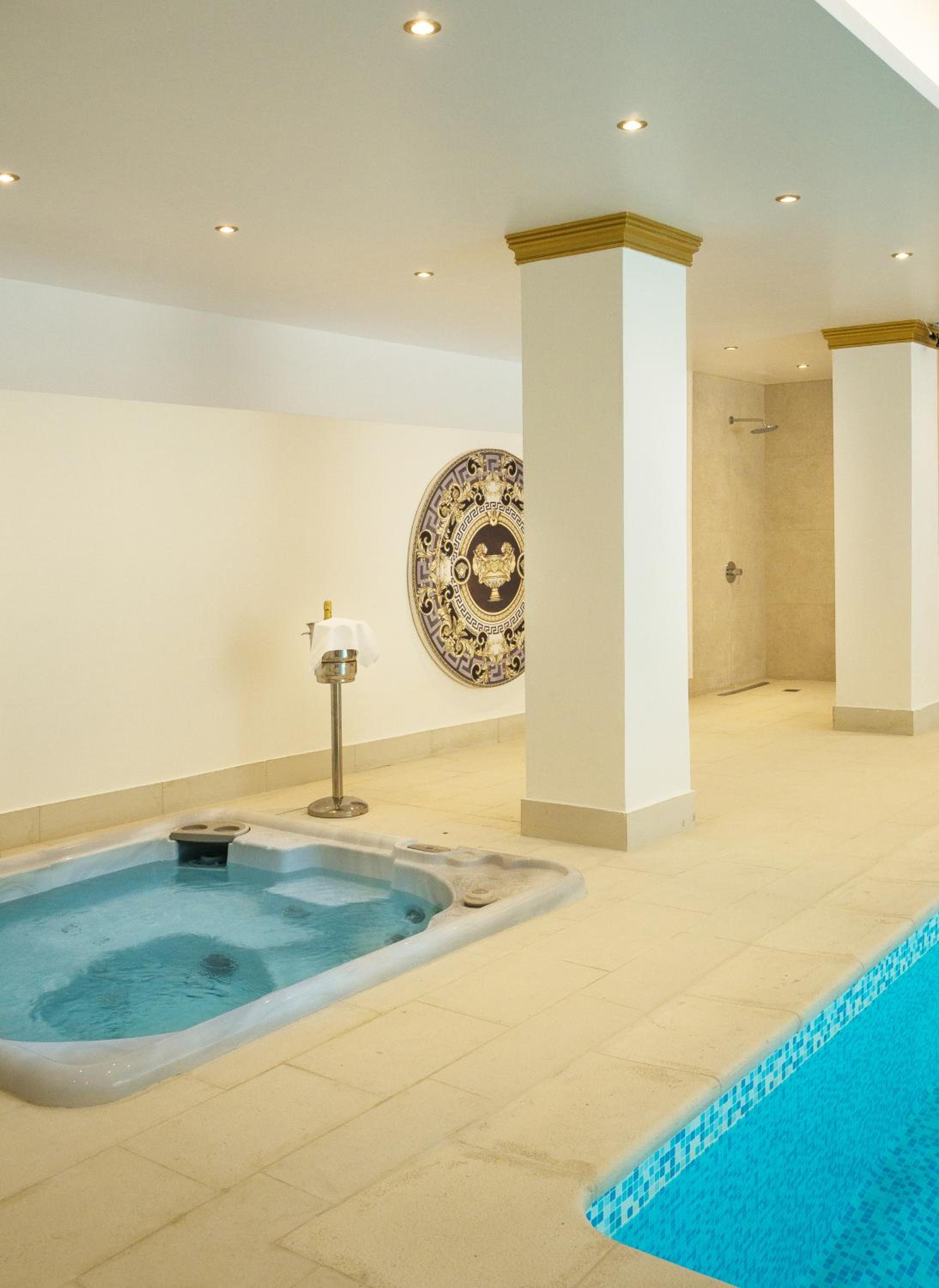 Guest Room with Access to Indoor Swimming Pool & Spa thumbnail 5