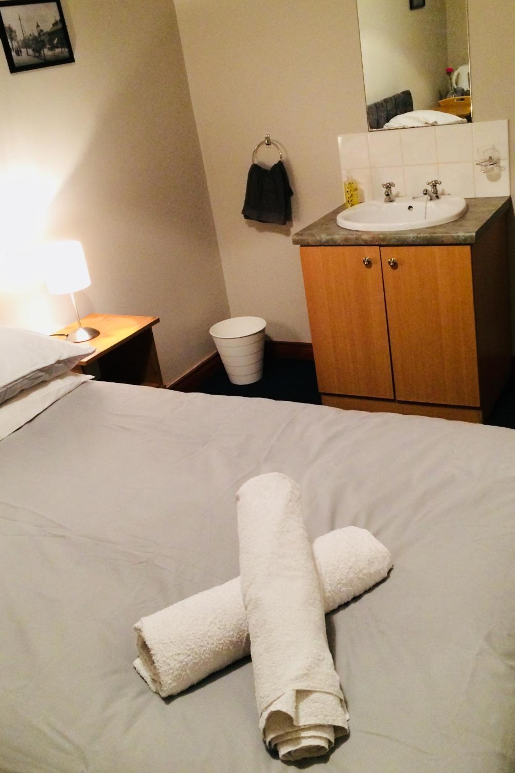 Double Room - Photo 12