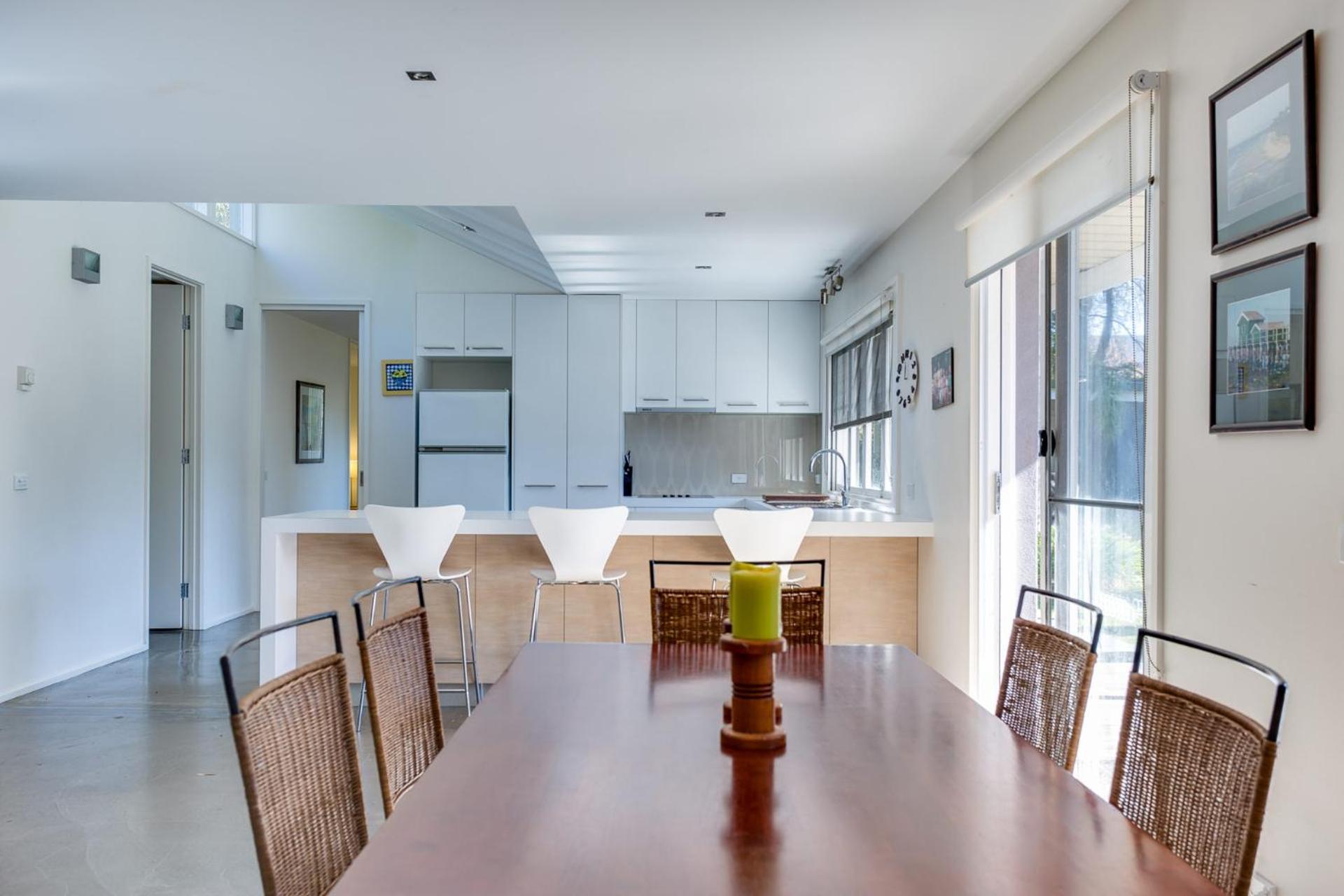 Five-Bedroom House photo 2