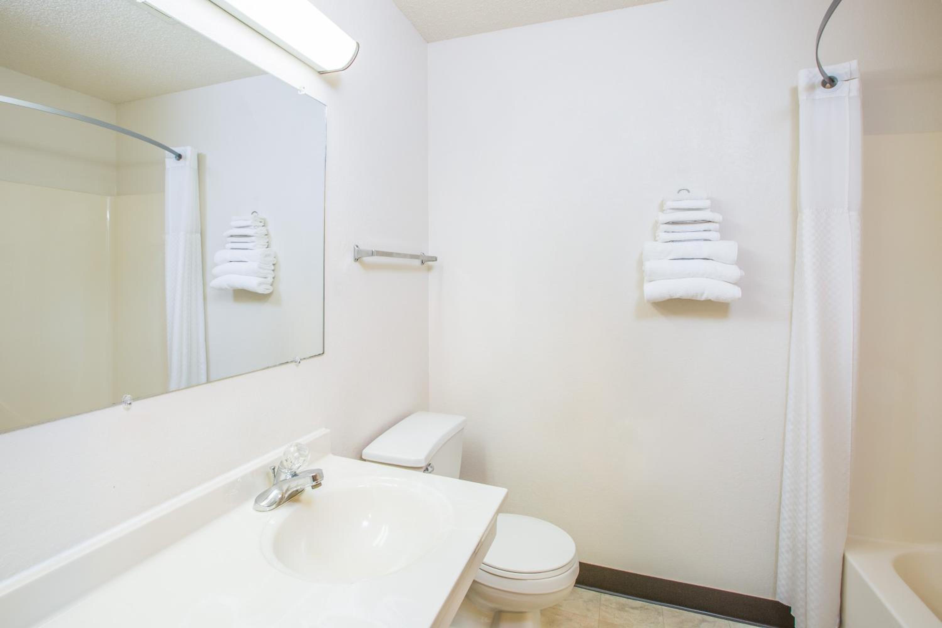 Deluxe Double Room with Two Double Beds - Non-Smoking - Photo 4