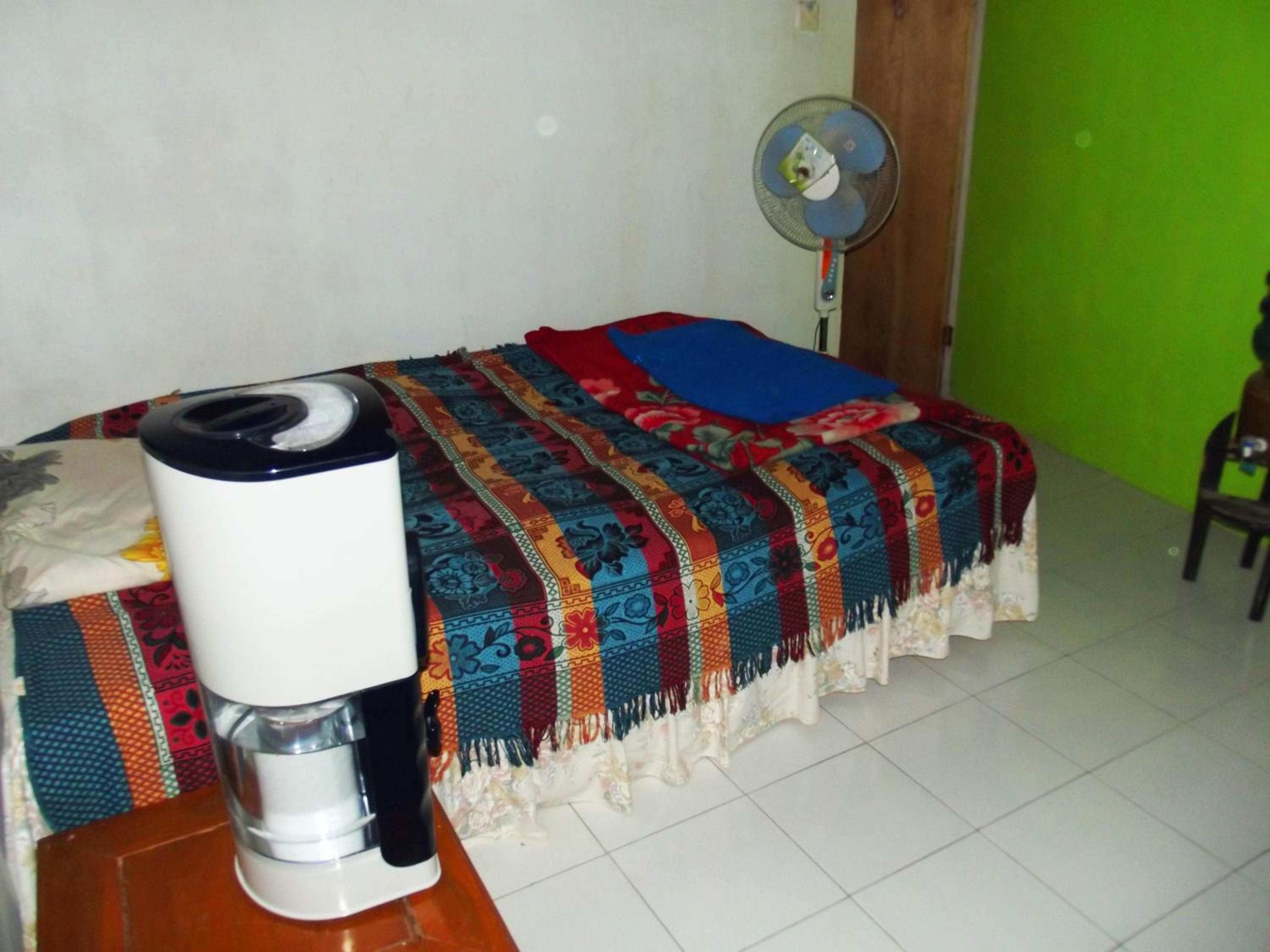 Single Room with Shared Bathroom photo 2