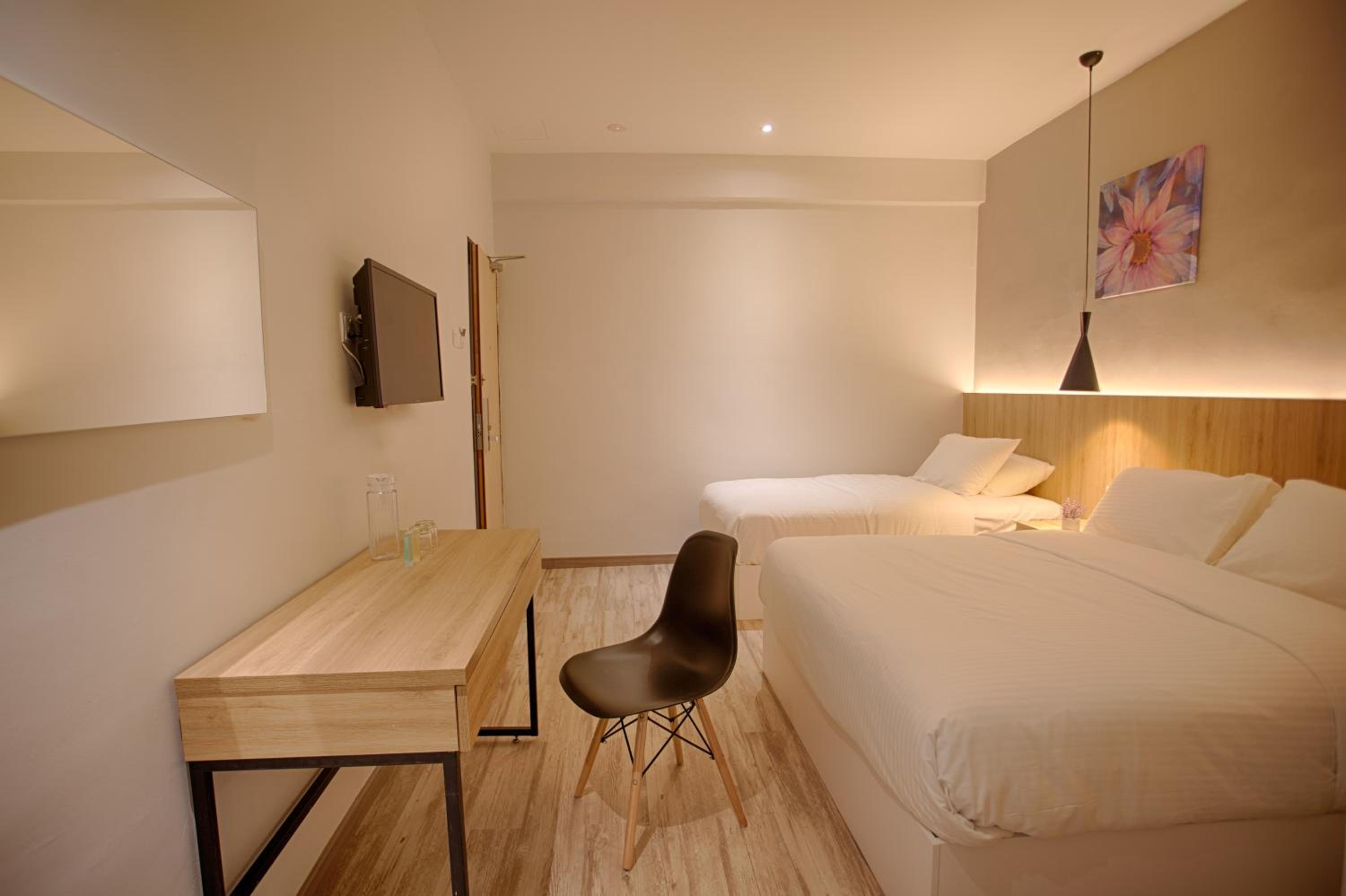 TRIPLE ROOM NO WINDOW photo 1