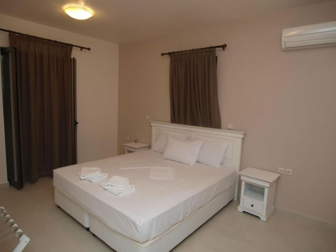 Two-Bedroom Apartment with Fireplace and Sea View photo 2