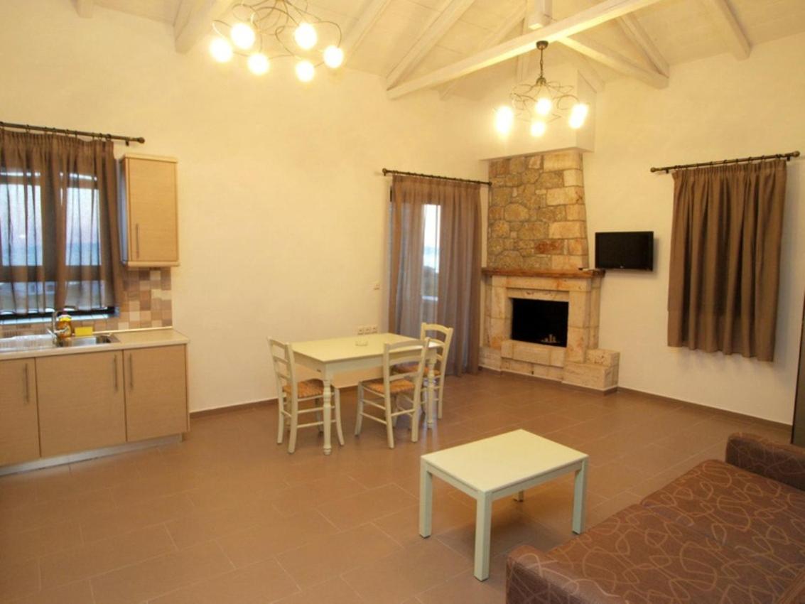 One-Bedroom Apartment with Sea View - Photo 3
