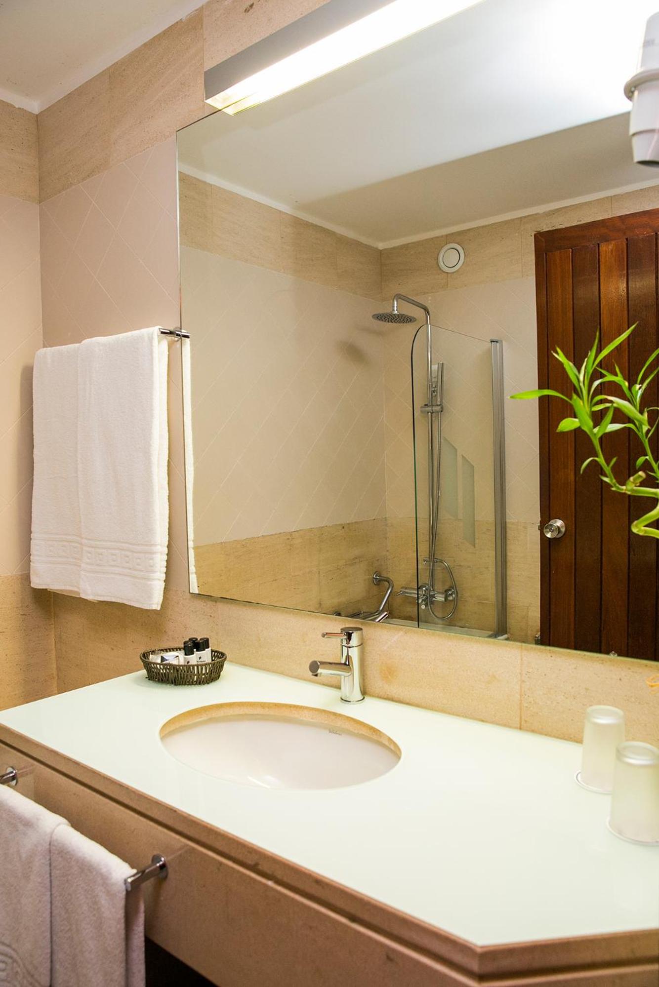 Classic Double or Twin Room - Photo 5