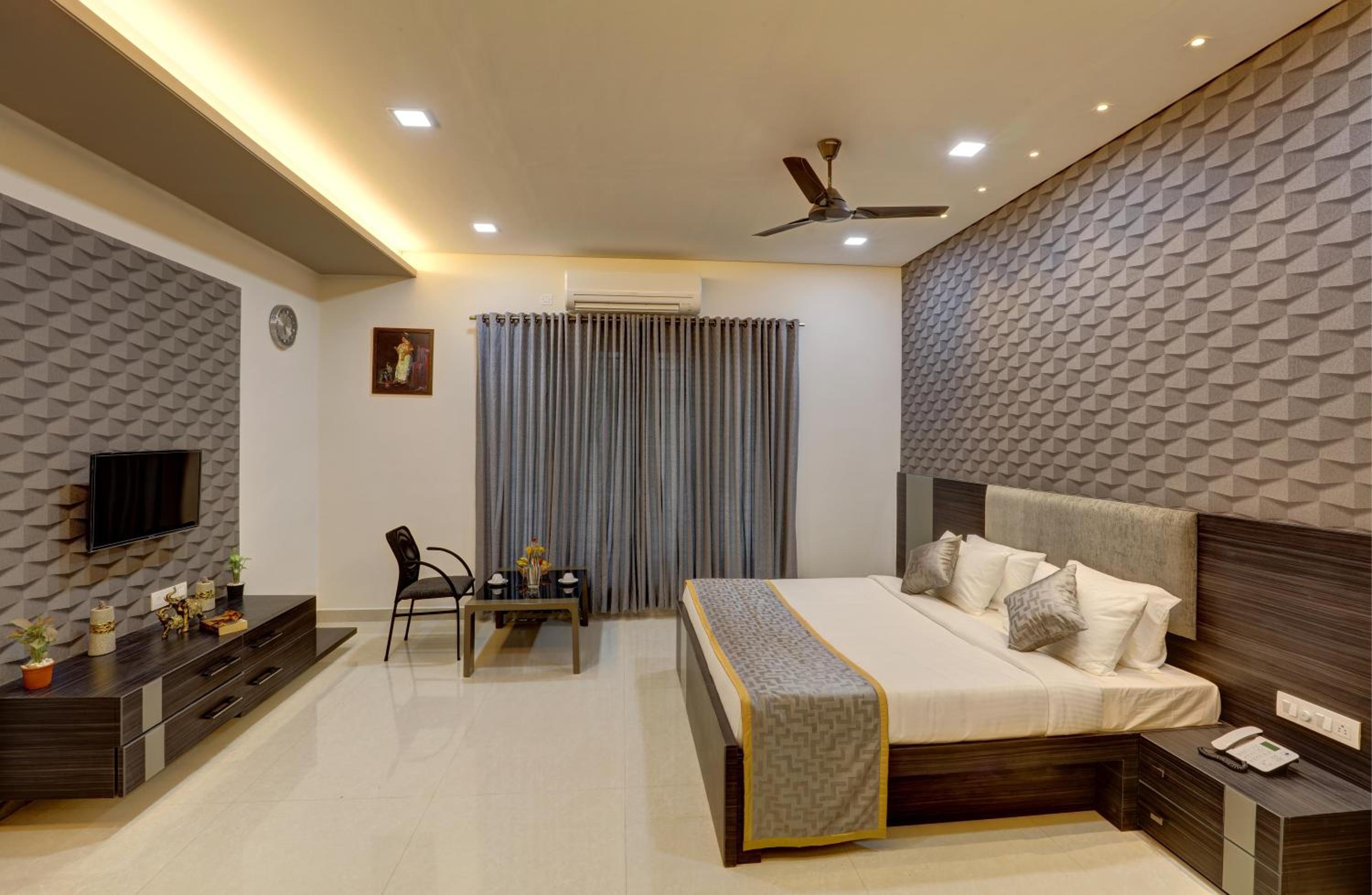 Deluxe Double Room - Photo 11