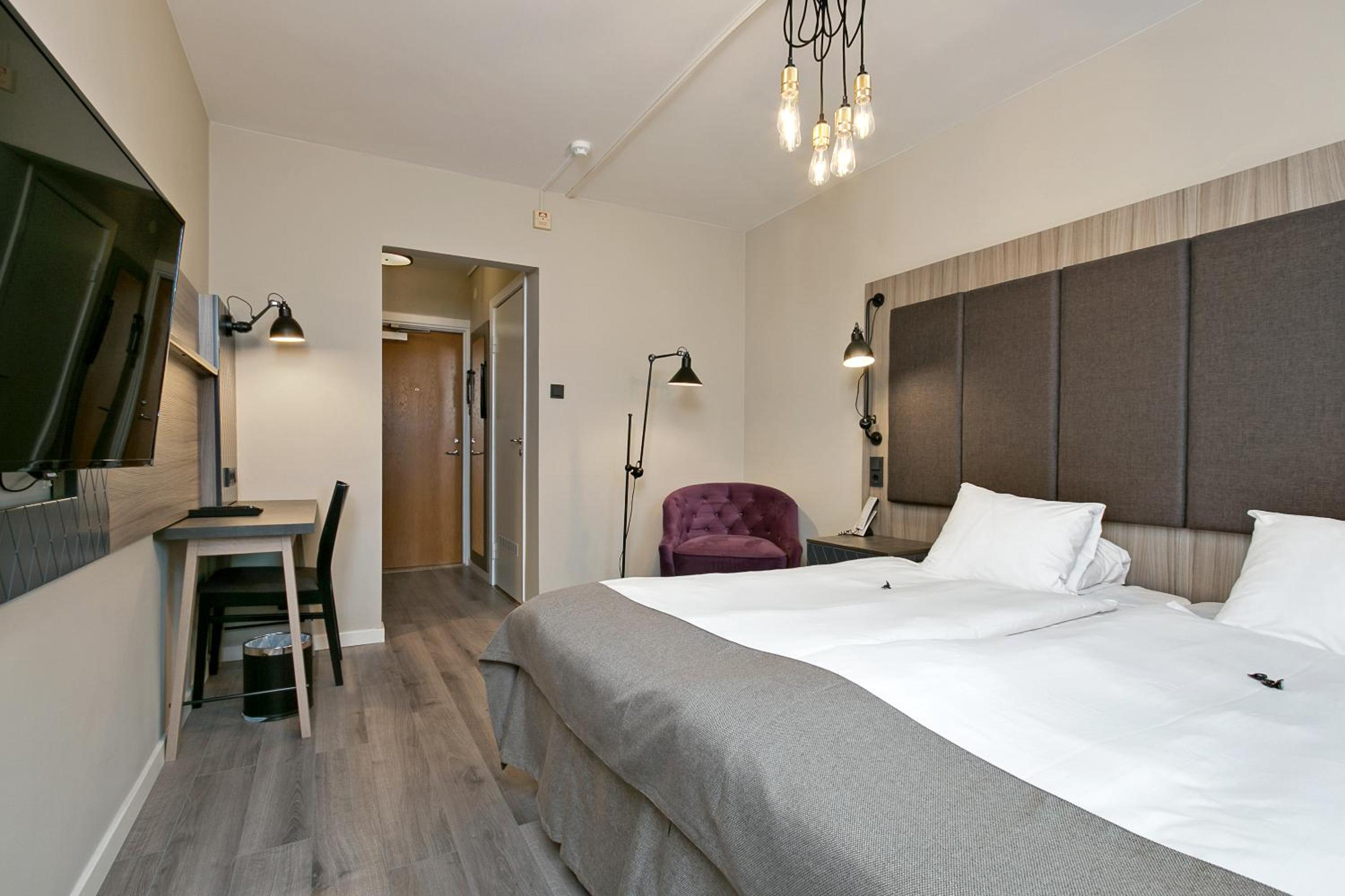 Standard Twin Room - Photo 12
