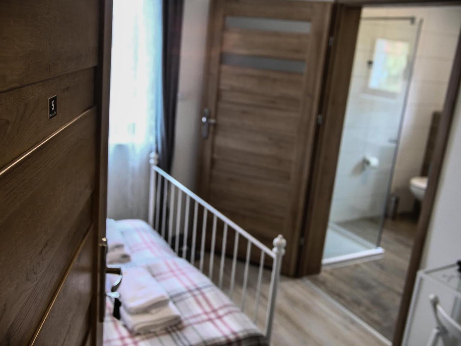 Double Room with Private Bathroom - Photo 8
