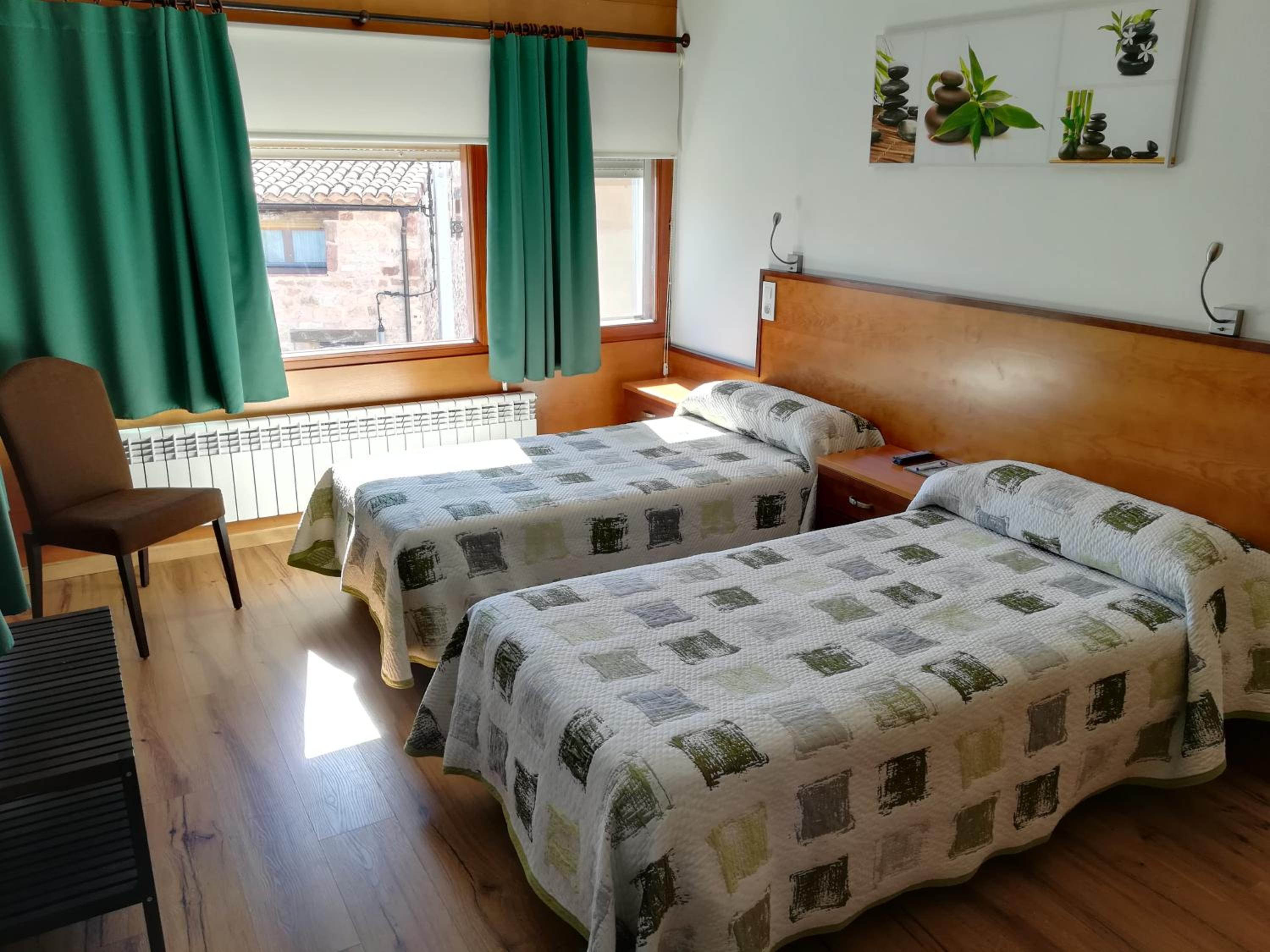 Twin Room with Private Bathroom photo 2