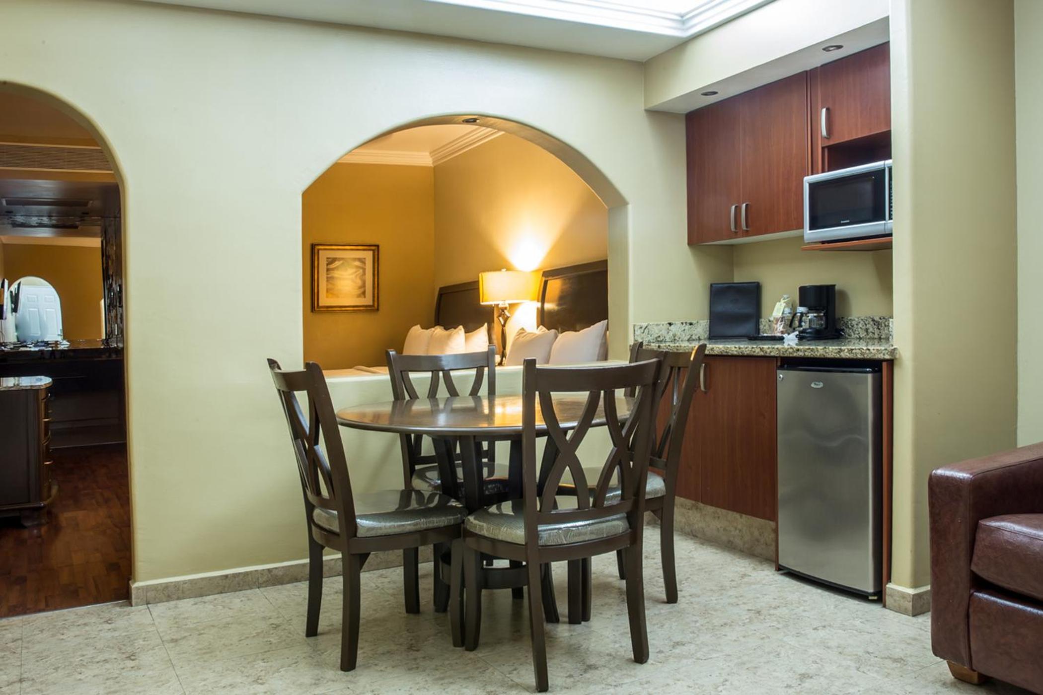 Suite - Photo 6
