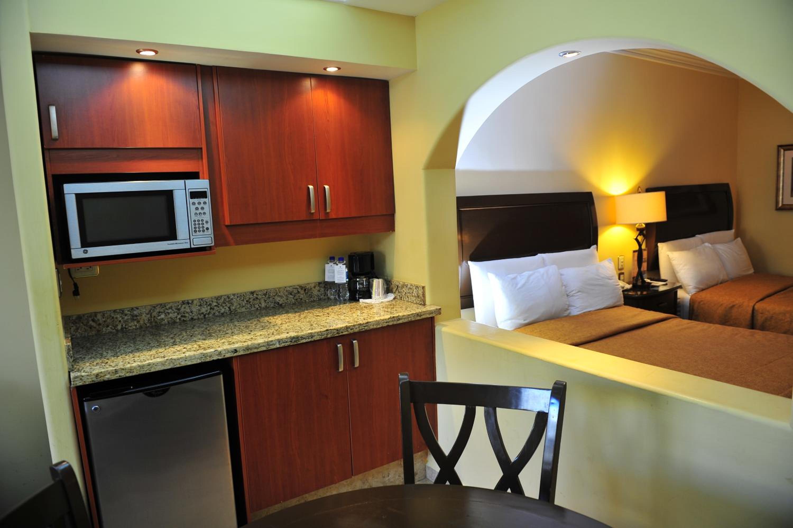 Suite - Photo 4