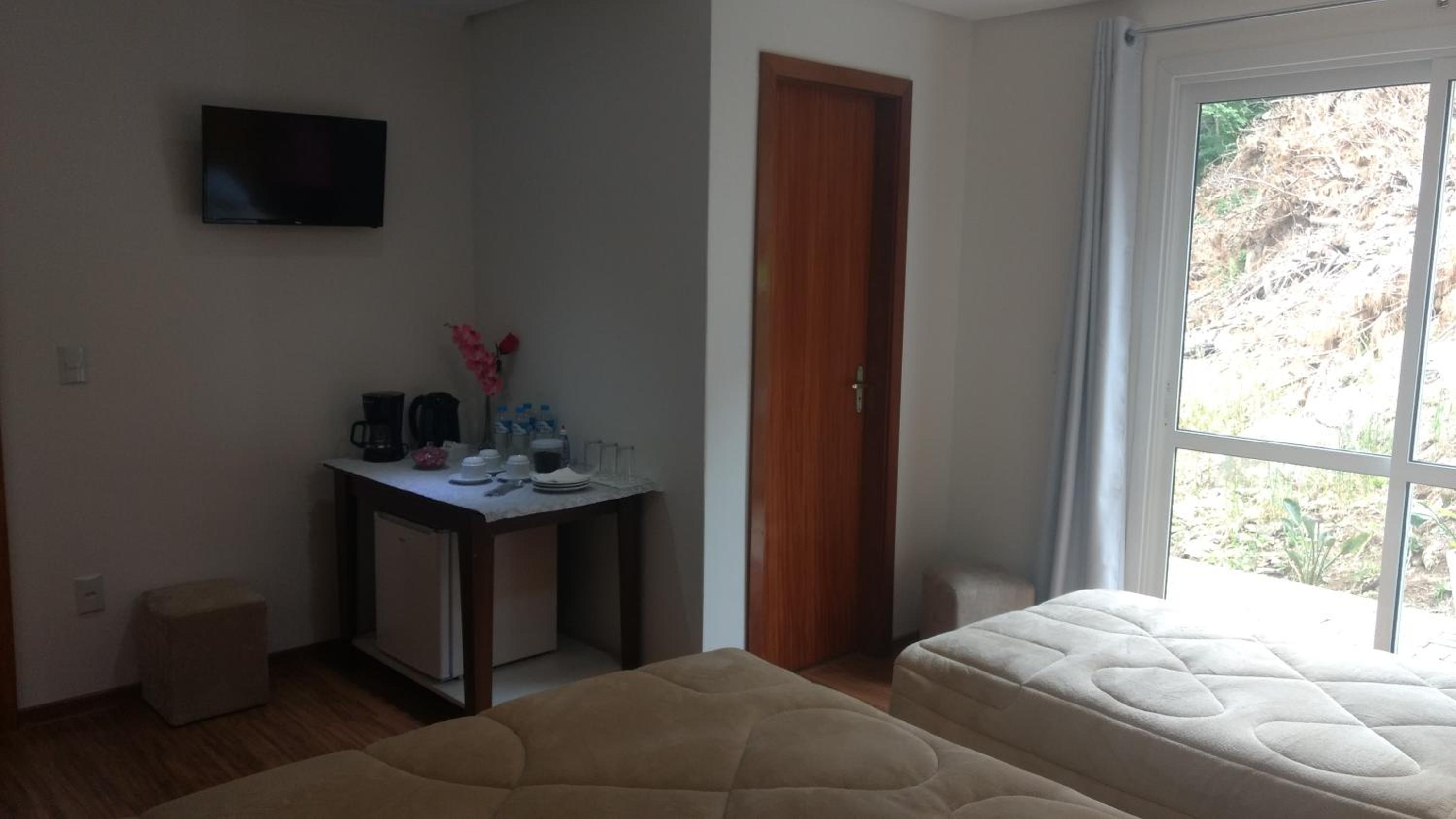 Classic Triple Room - Photo 12