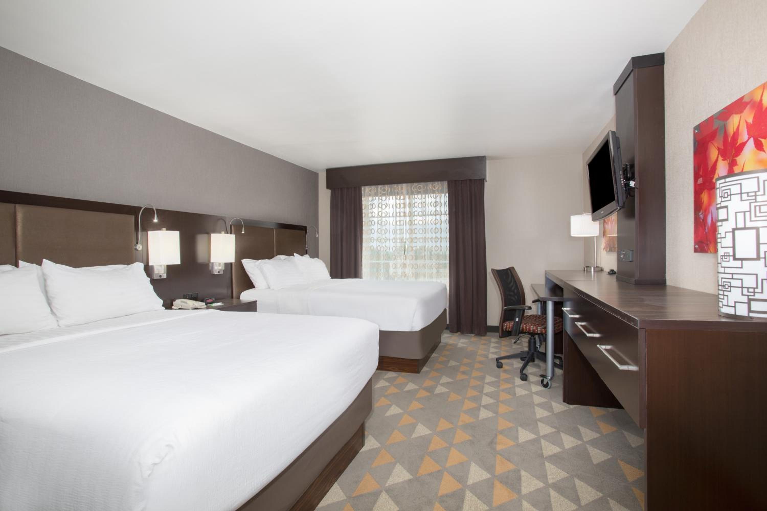 Room with Two Beds - Hearing Accessible - Non-Smoking photo 3