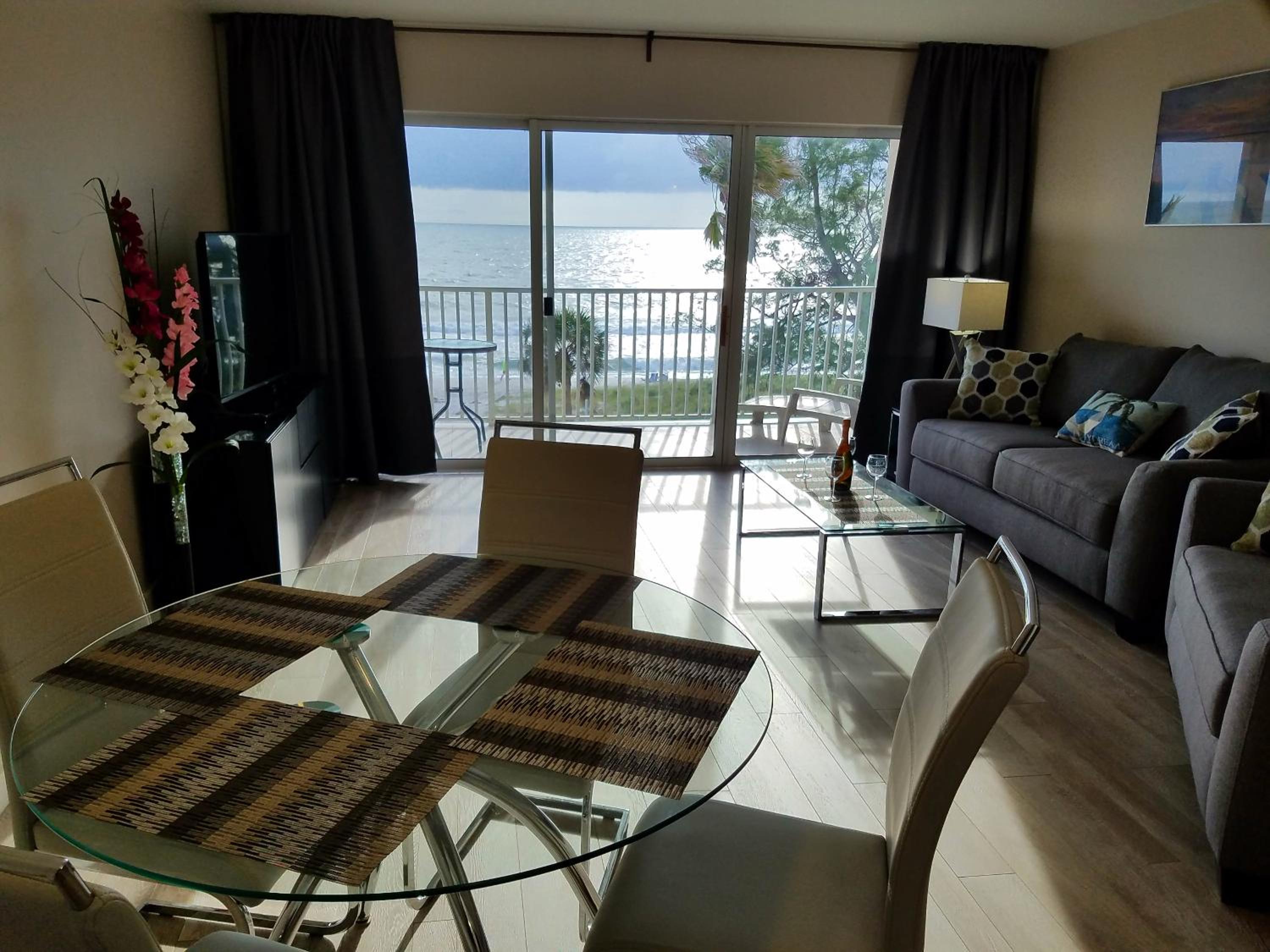 Apartment with Balcony photo 1