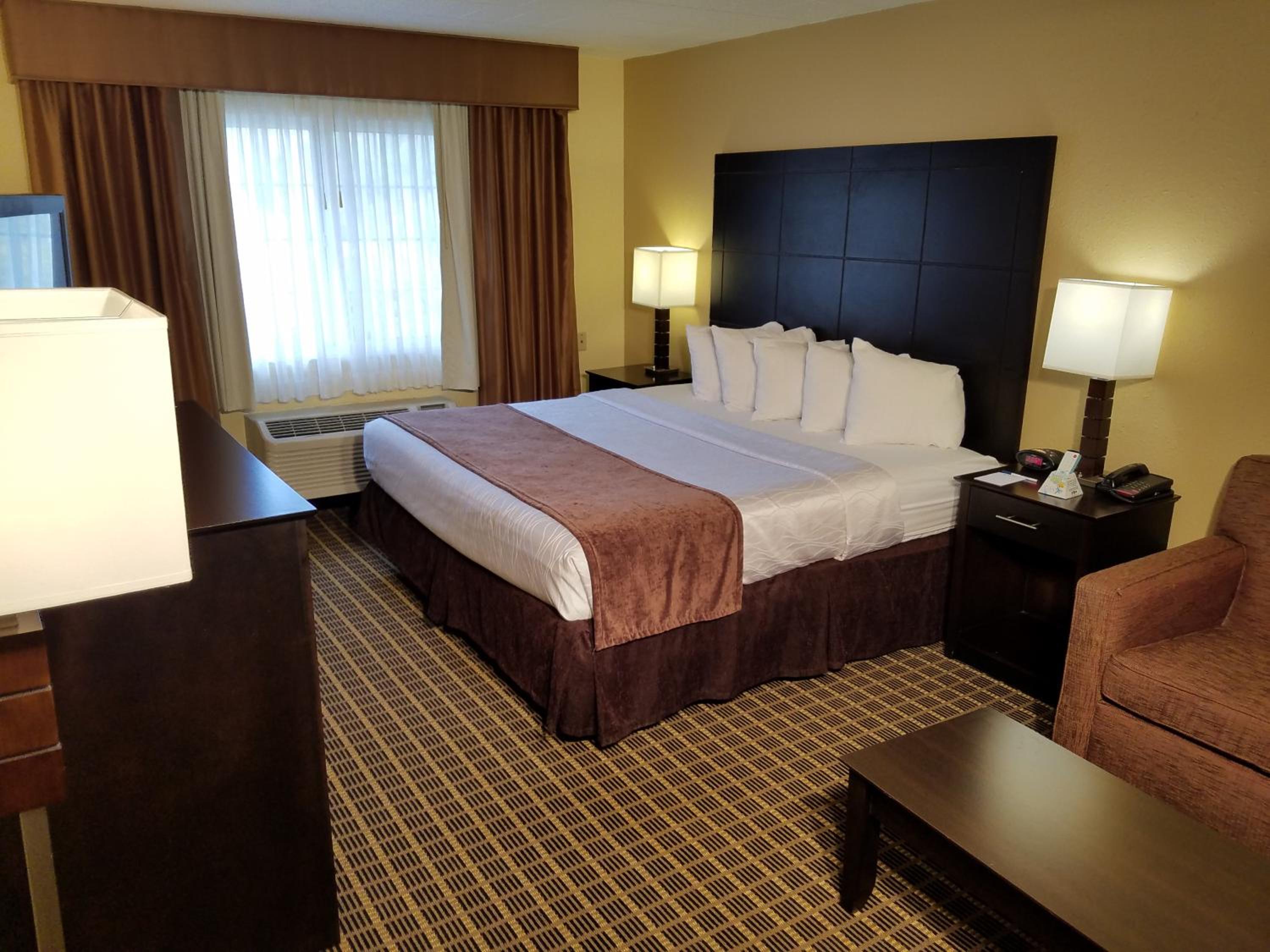 King Room - Non-Smoking - Photo 3