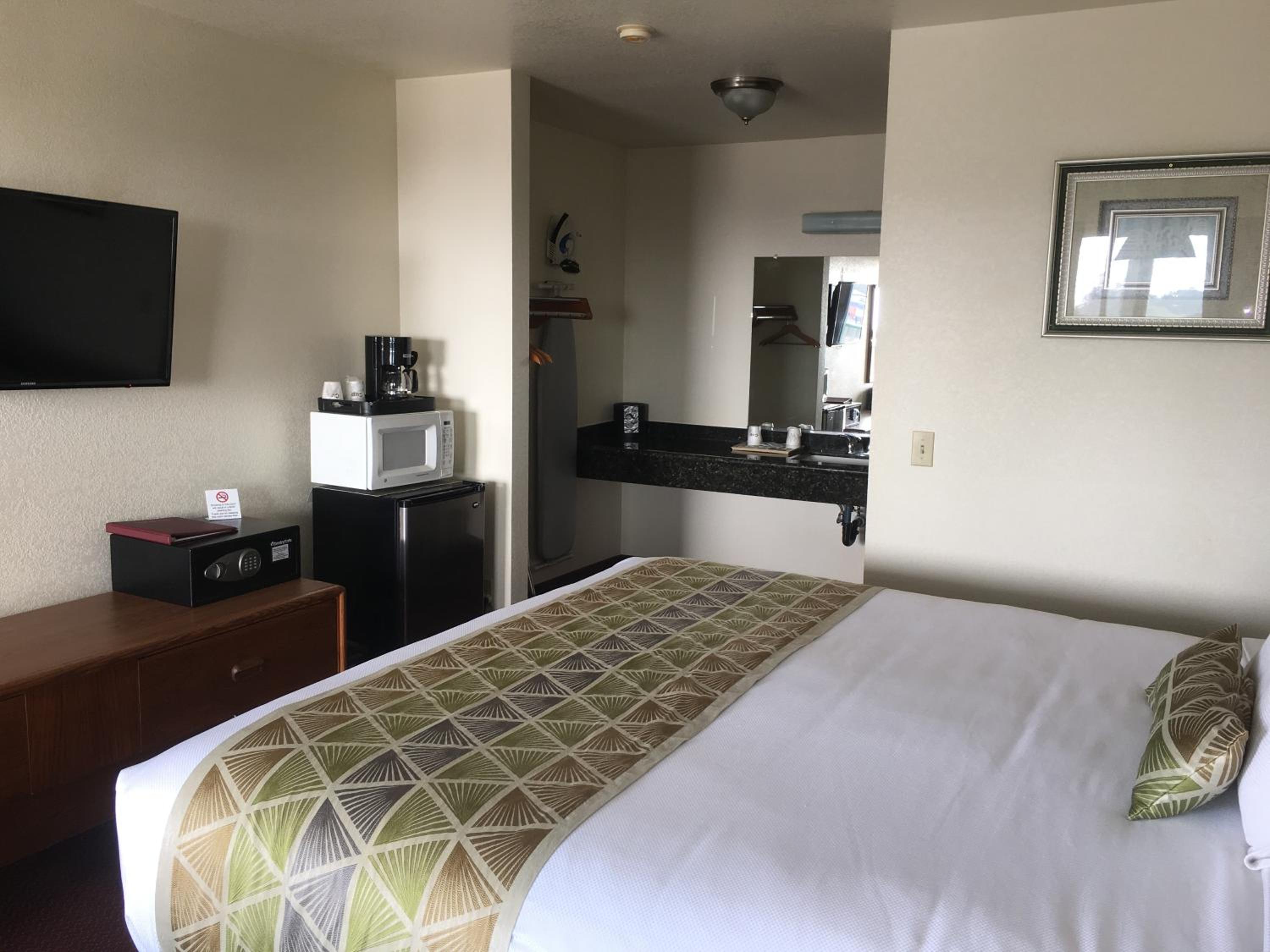 King Room - No Pets photo 2