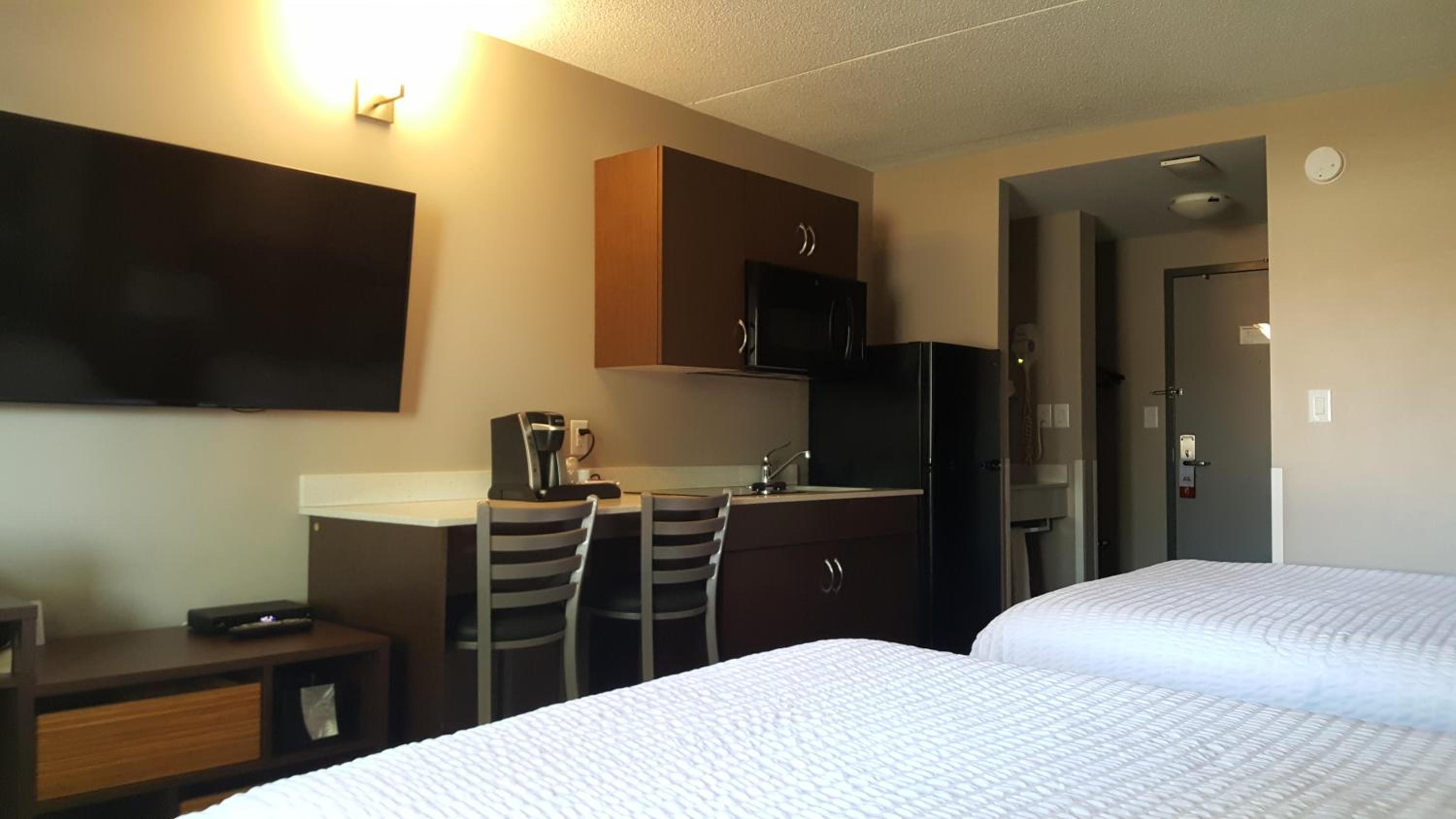 2 Queen Bed, Efficiency, Non-Smoking thumbnail 6