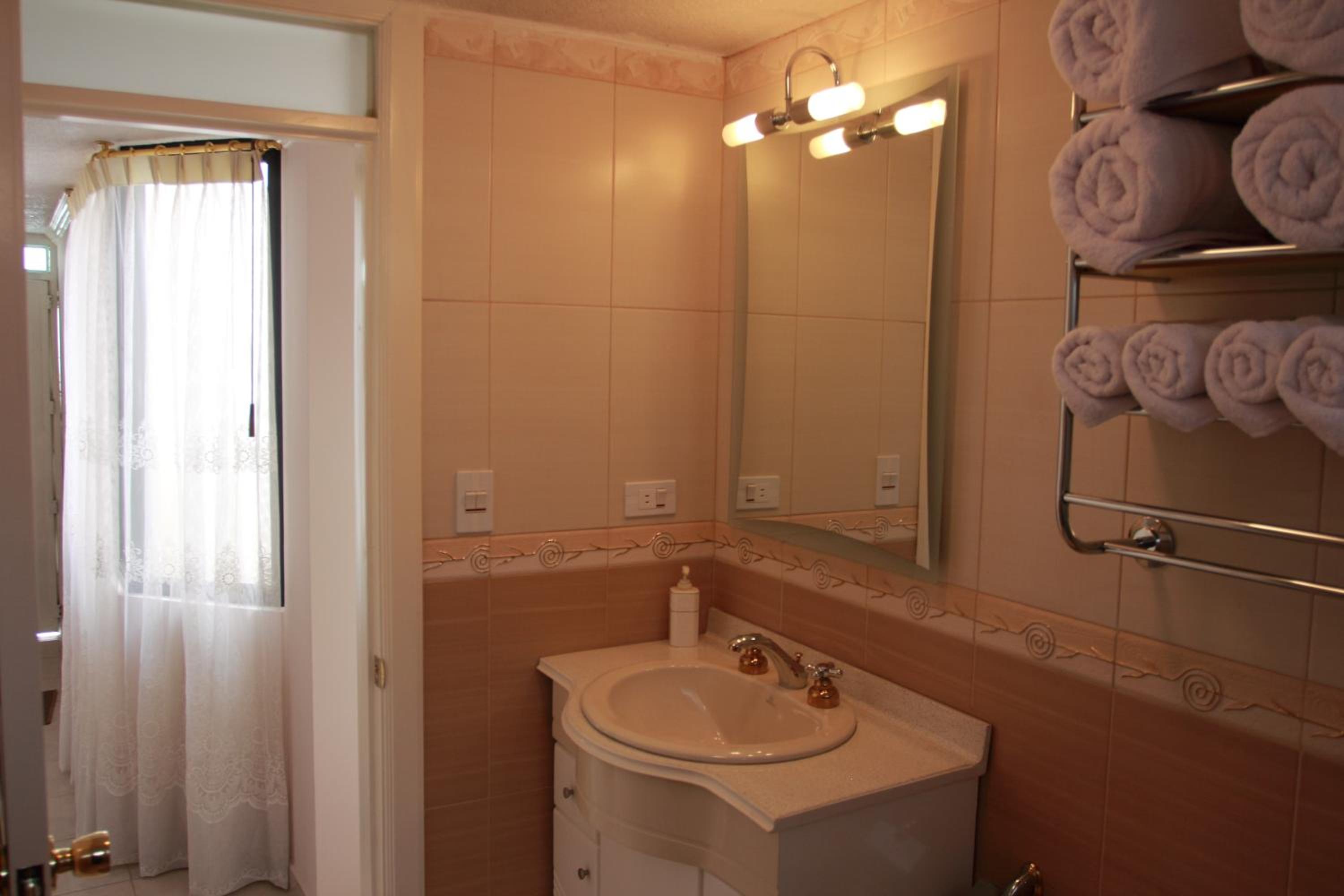 Family Room with Private Bathroom photo 3