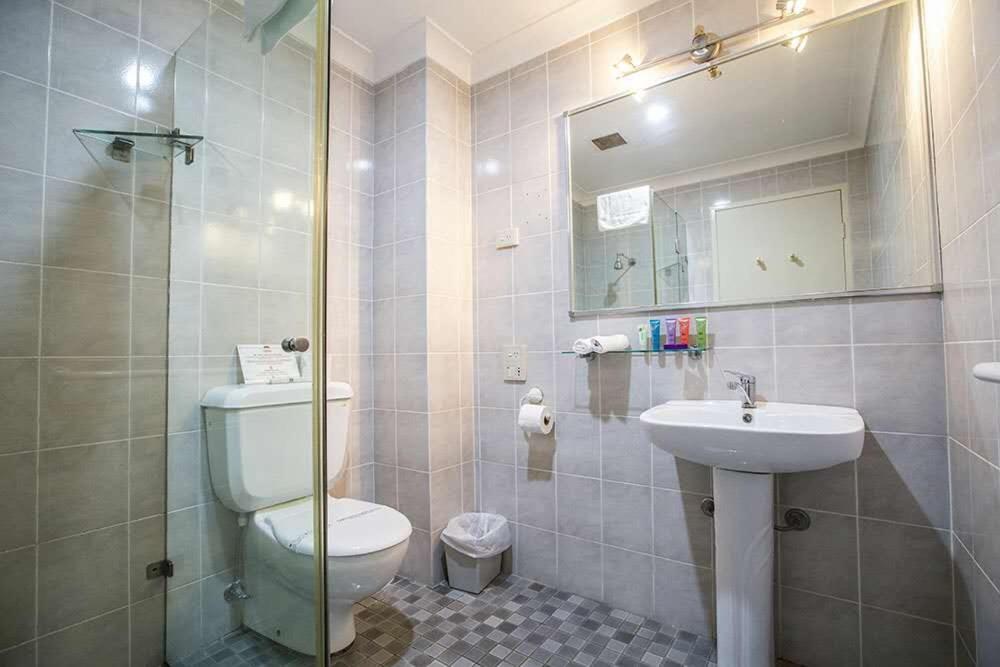 Standard Queen Room photo 2
