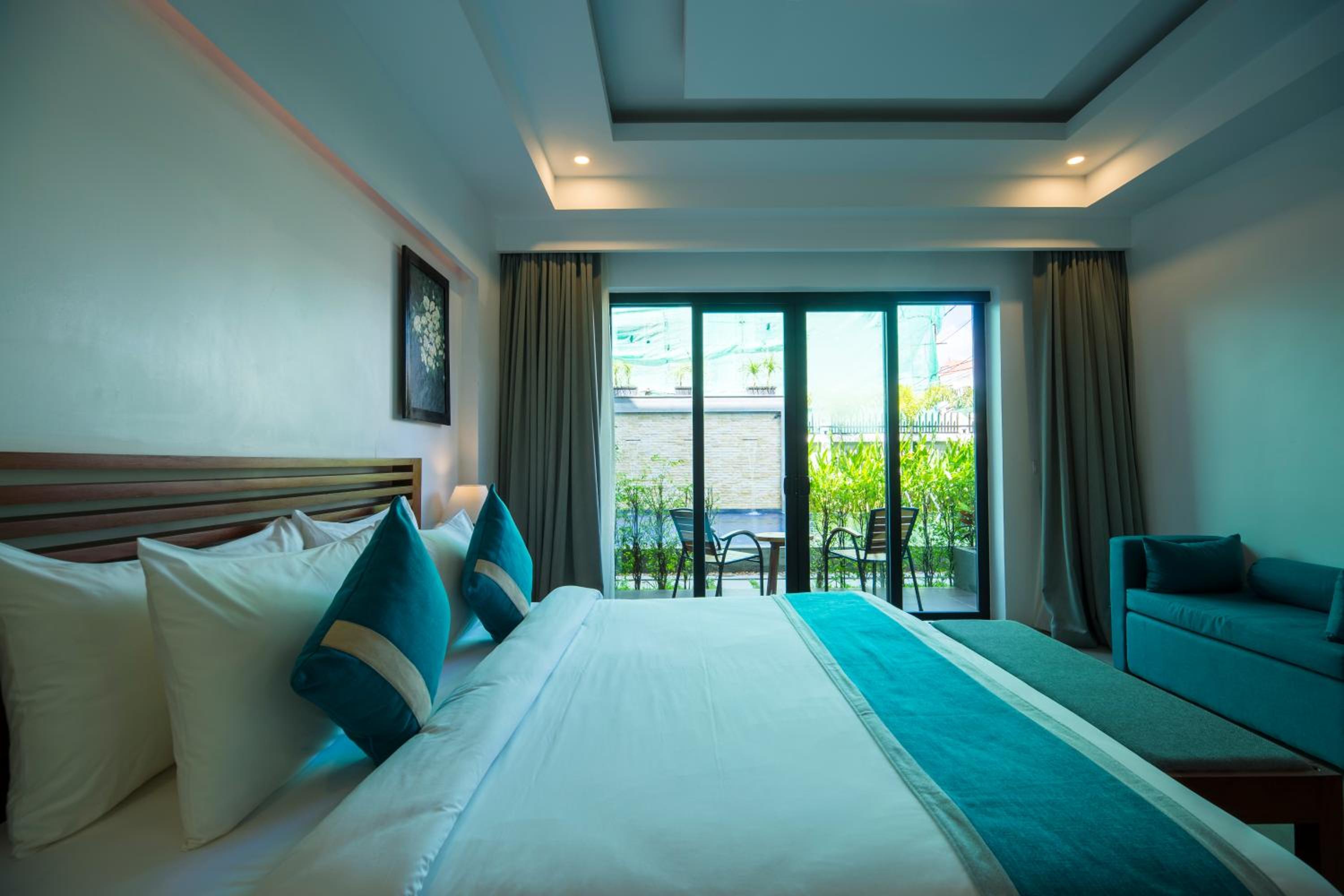 Deluxe Double Room with Pool View