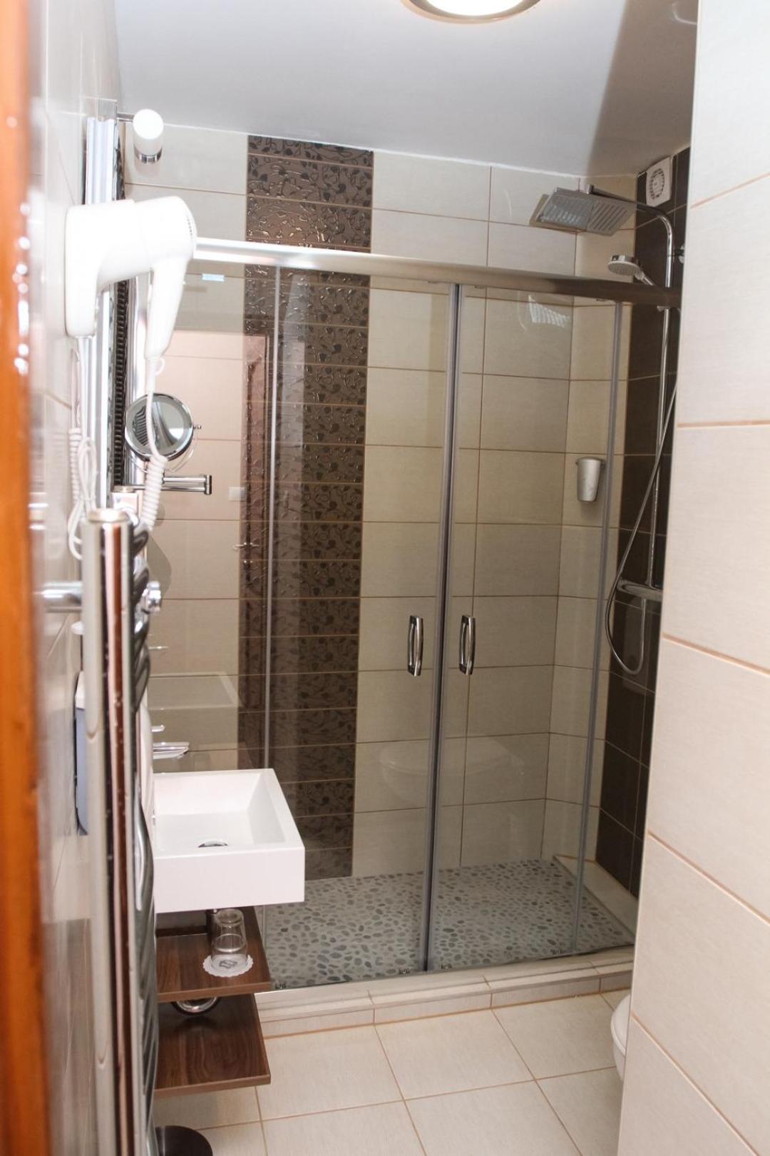 Standard Double or Twin Room photo 2