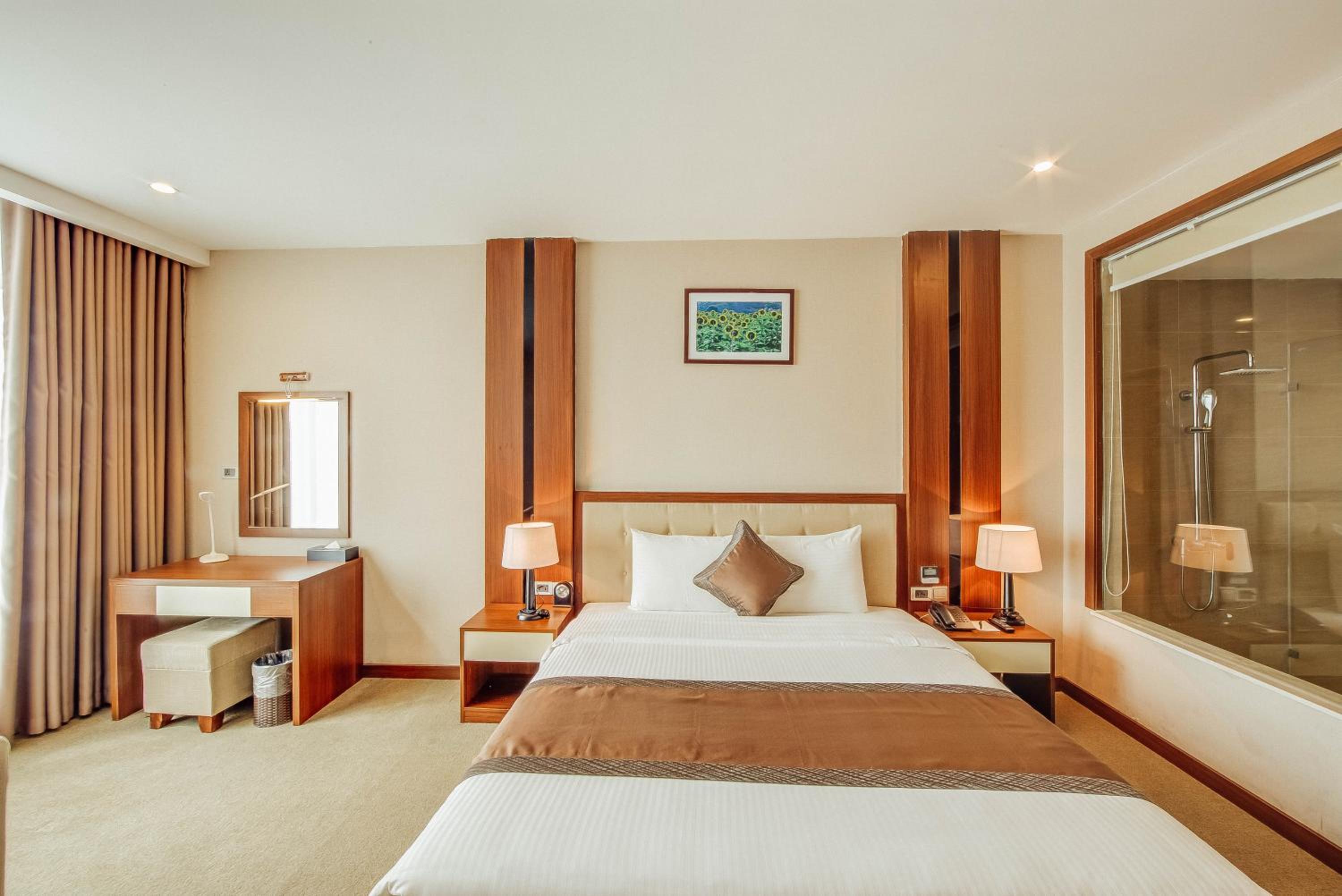 Deluxe King Room photo 2